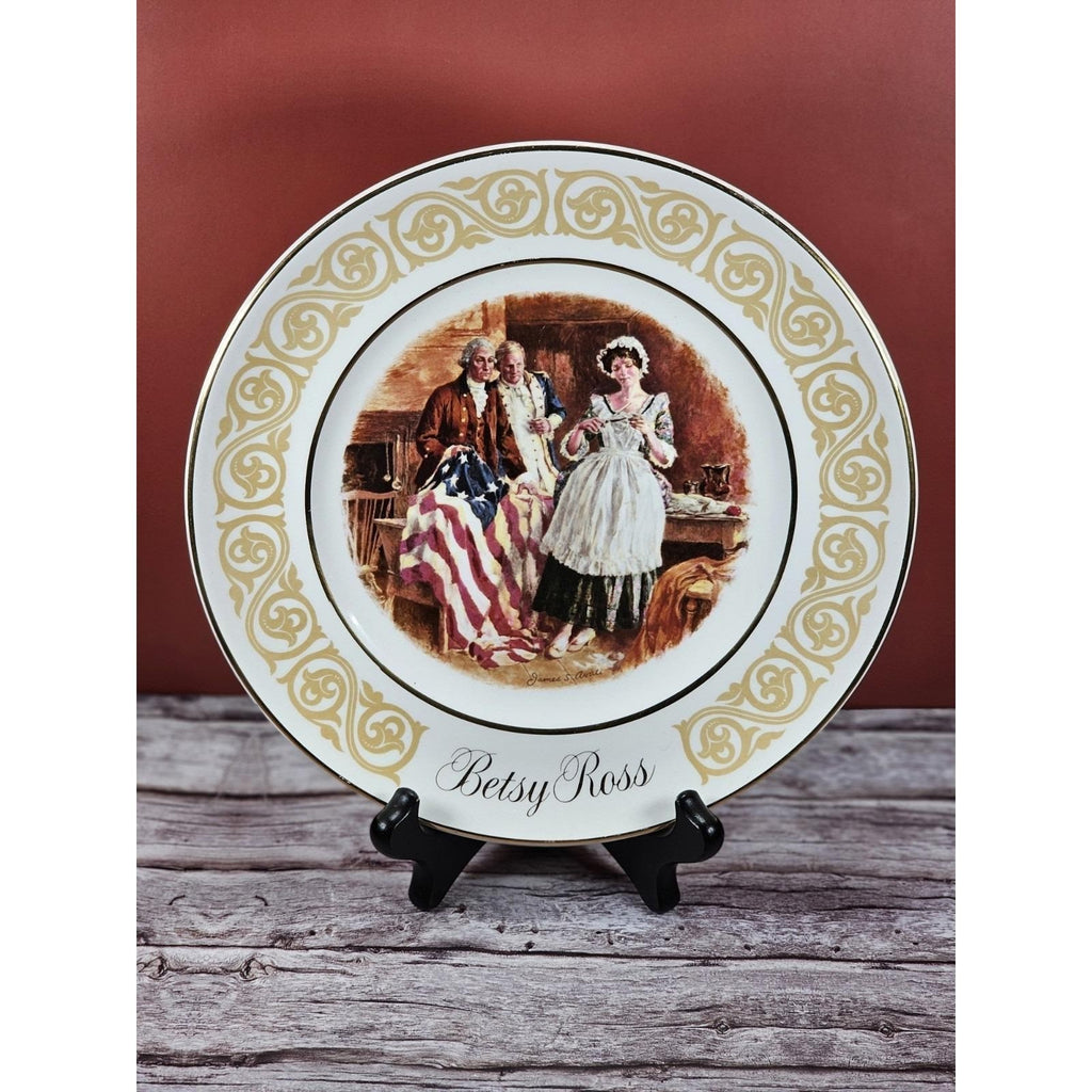 Vintage 1973 Avon Betsy Ross Plate Enoch Wedgwood England Gold Trim 9"