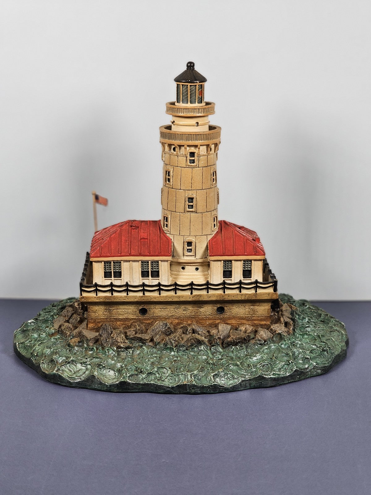 1993 DANBURY MINT CHICAGO HARBOR LIGHT HISTORIC LIGHTHOUSES