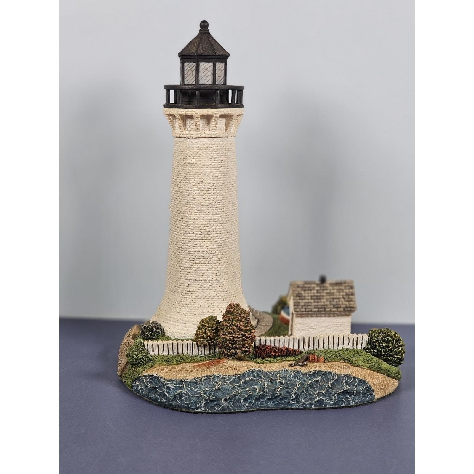 Harbour Lights Round Island Lighthouse 2000 #242 w/ COA