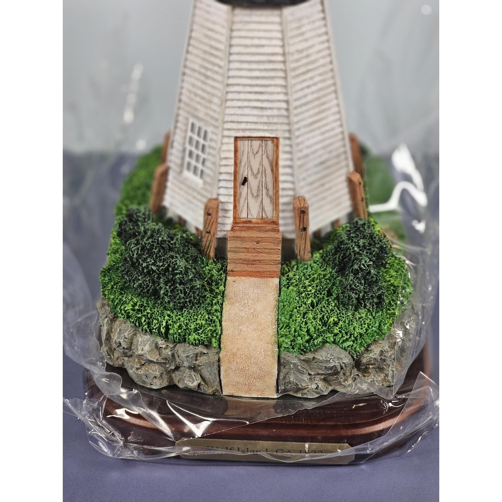 Lefton Wolf Island Lighthouse Lost Lights w/ Tin Box COA