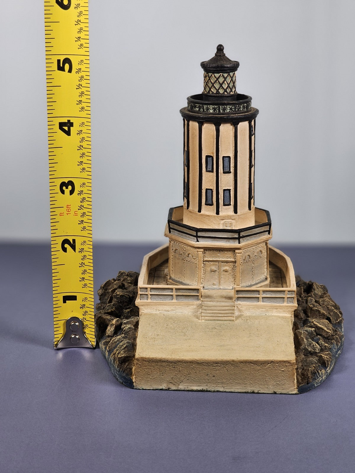 Danbury Mint Los Angeles Harbor Light, CA. BEACONS BY THE SEA LIGHTHOUSE
