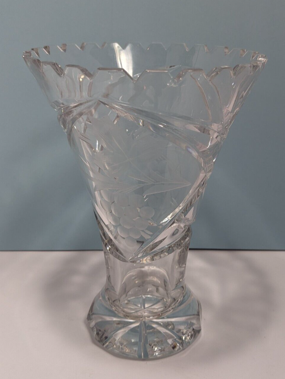 Heavy 7″ Crystal Vase with Etched Grape Cluster & Star Base – Elegant Vintage