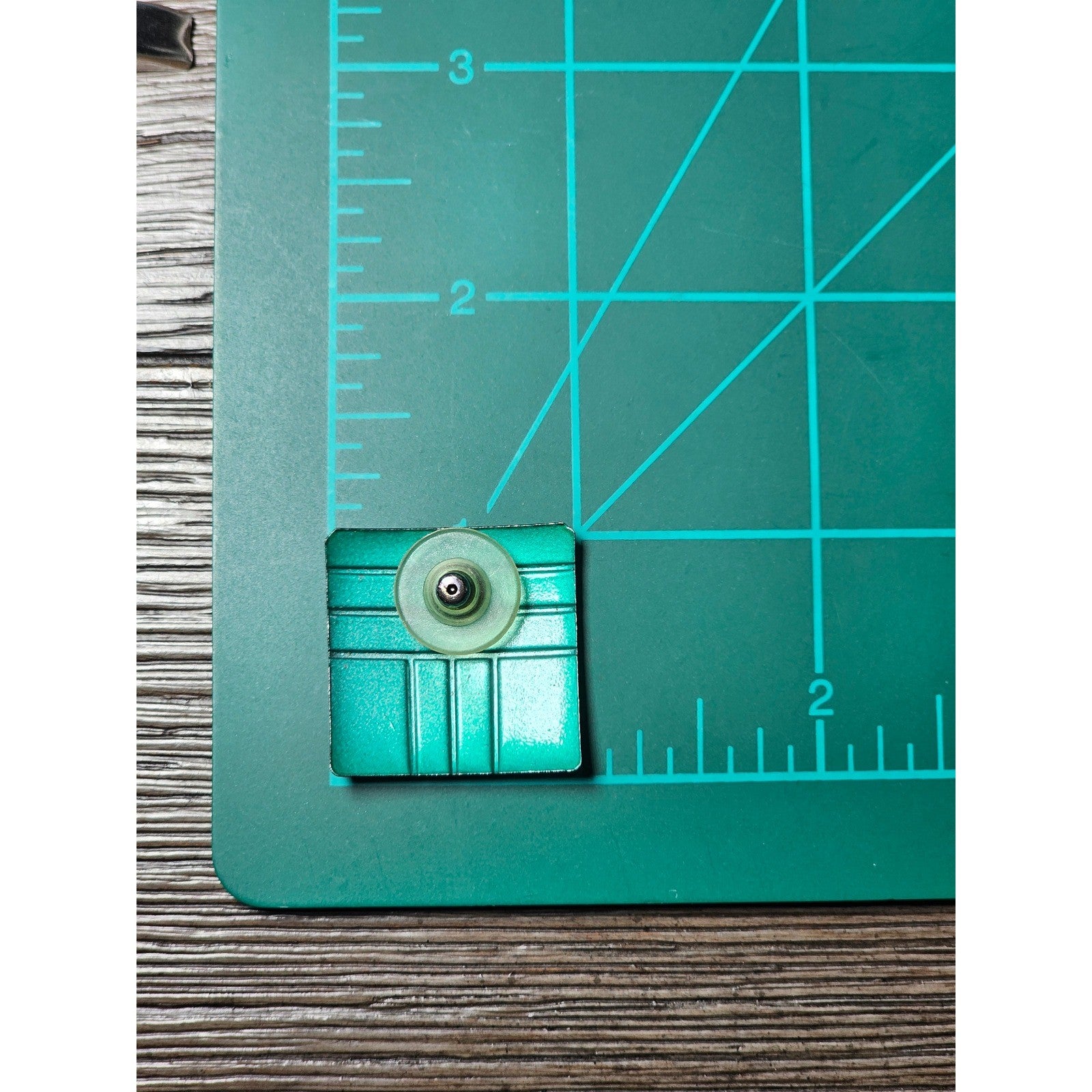 Vintage Emerald Green Art Deco Style Pierced Earrings Textured Panels