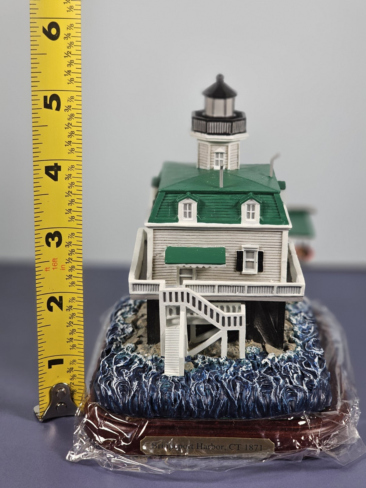 Lefton Lost Lights Bridgeport Harbor Lighthouse Figurine With Tin & COA