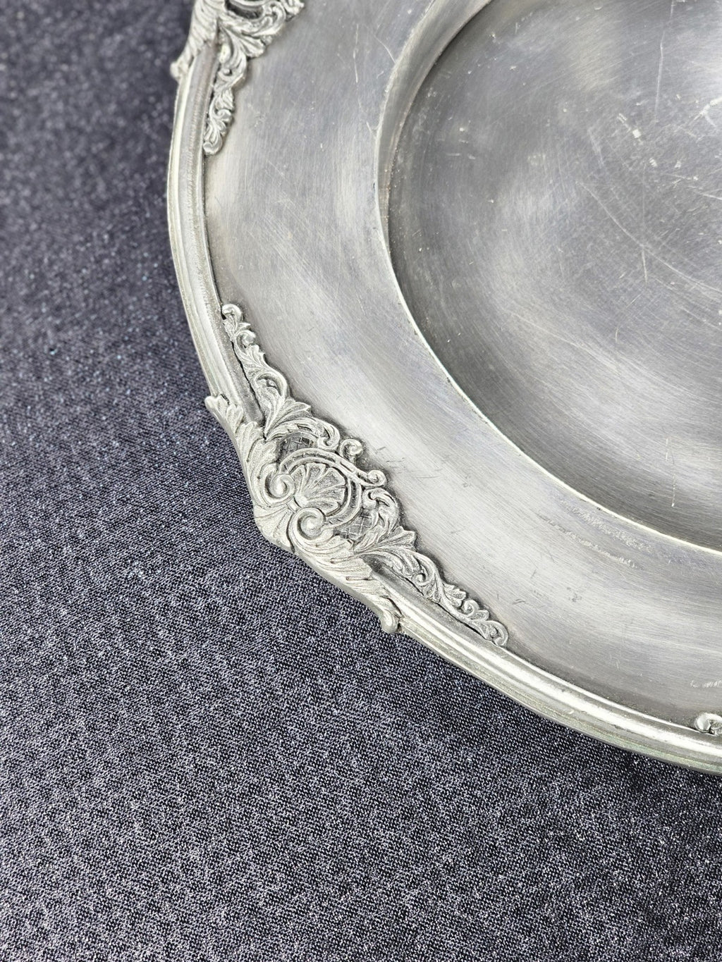 Vintage Finstain Les Potstainiers Hutois Collectible Pewter Plate 12" With Ornat