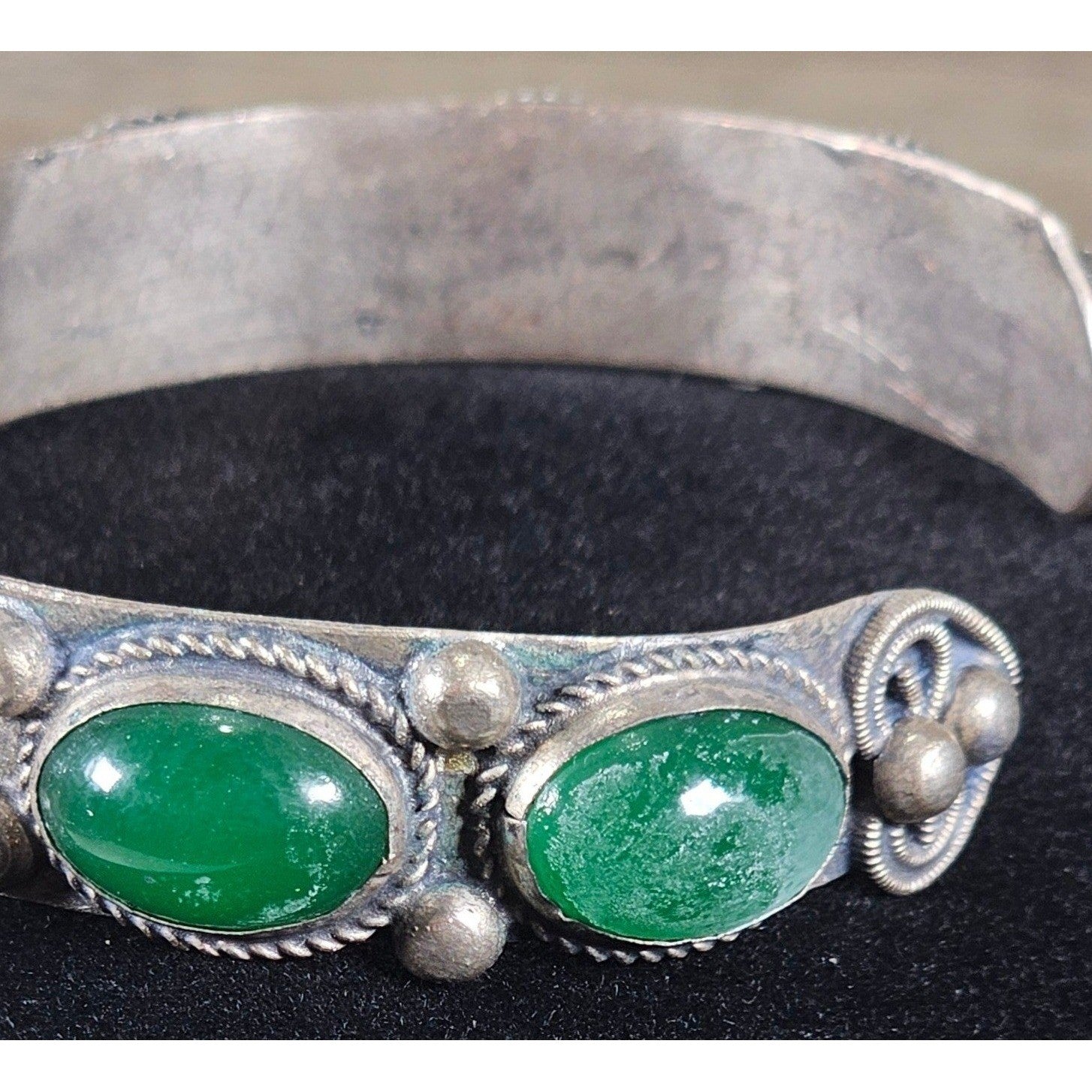 Vintage Green Cabochon Cuff Bracelet Silver Tone Boho Statement