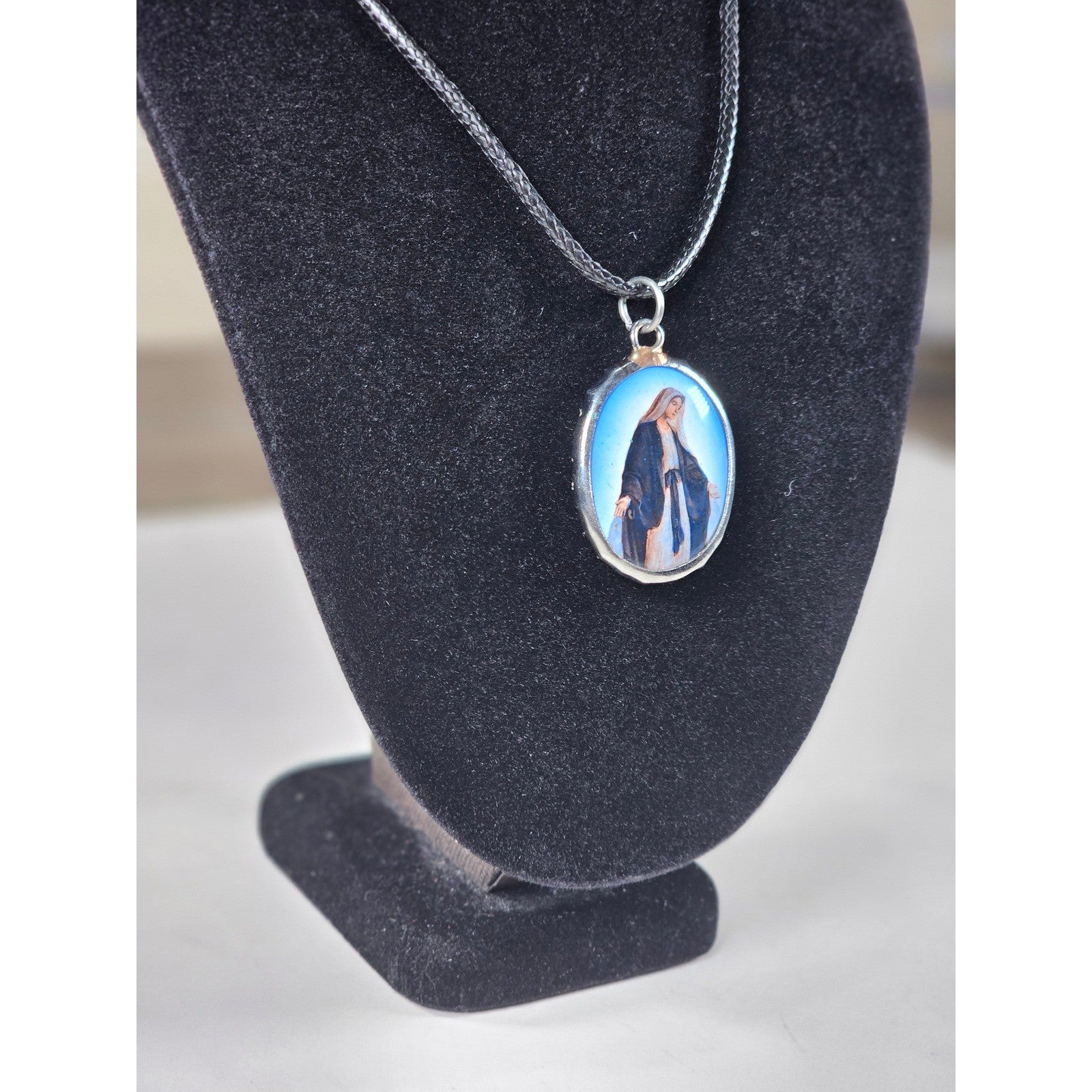 Vintage Madonna Pendant Necklace Lightweight Silver Tone Religious
