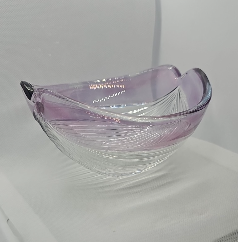 VINTAGE 1980s RIBBED GLASS SATIN EDGE BOWL ENTERTAINING SERVING DISH Purple Hue
