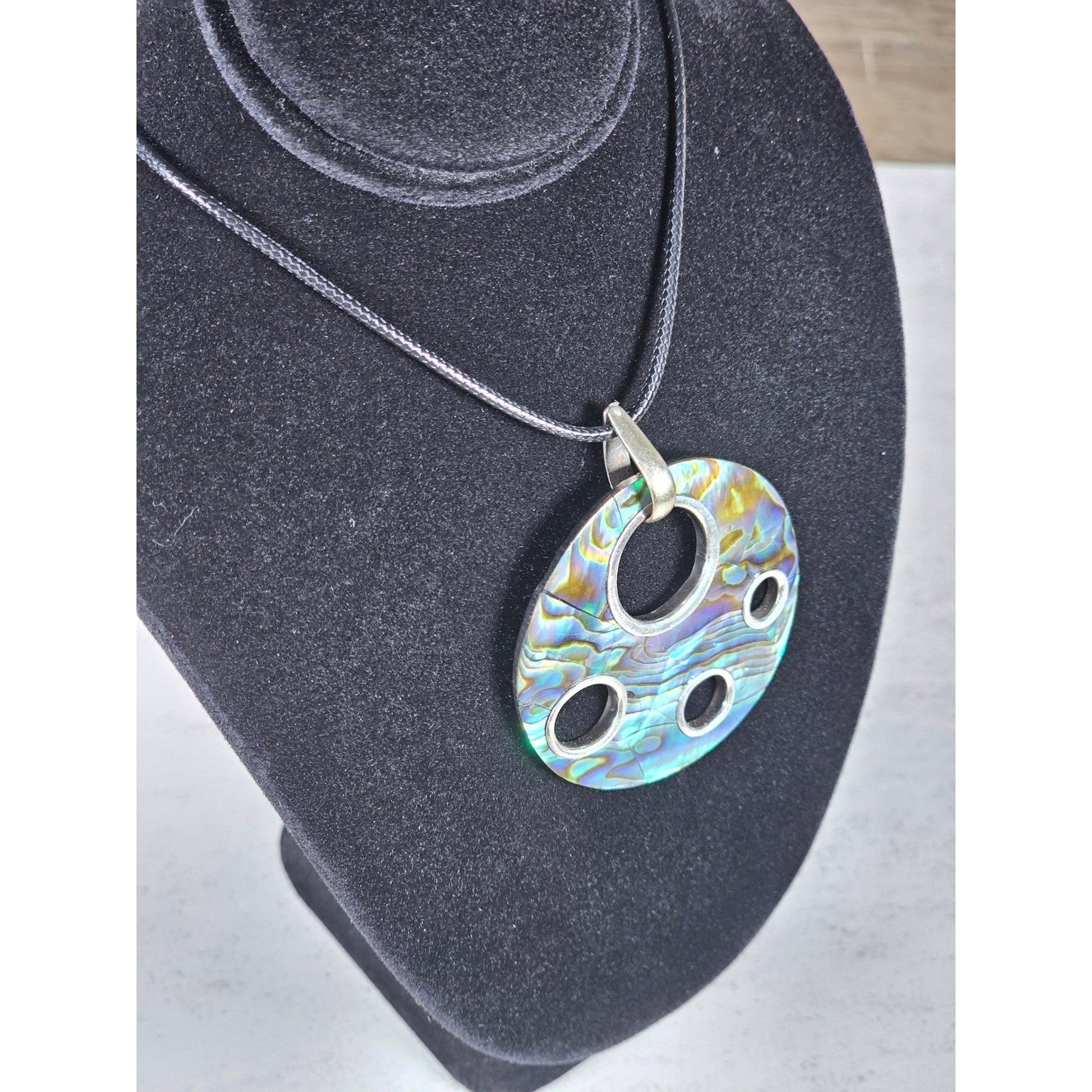 Vintage Abalone Shell Circle Pendant Necklace Silver Tone