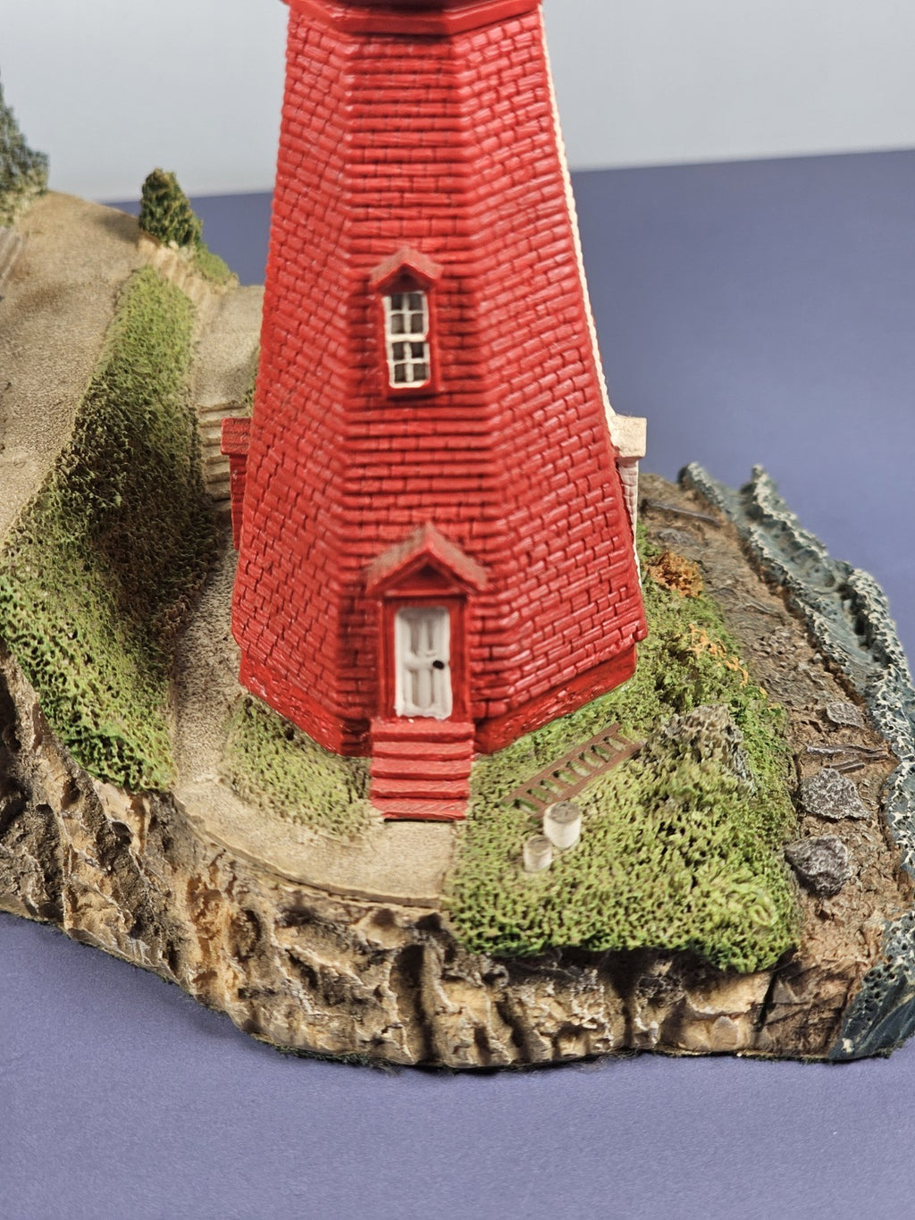 Harbour Lights Lighthouses #255 "La Martre" Quebec, Mint in box with COA.