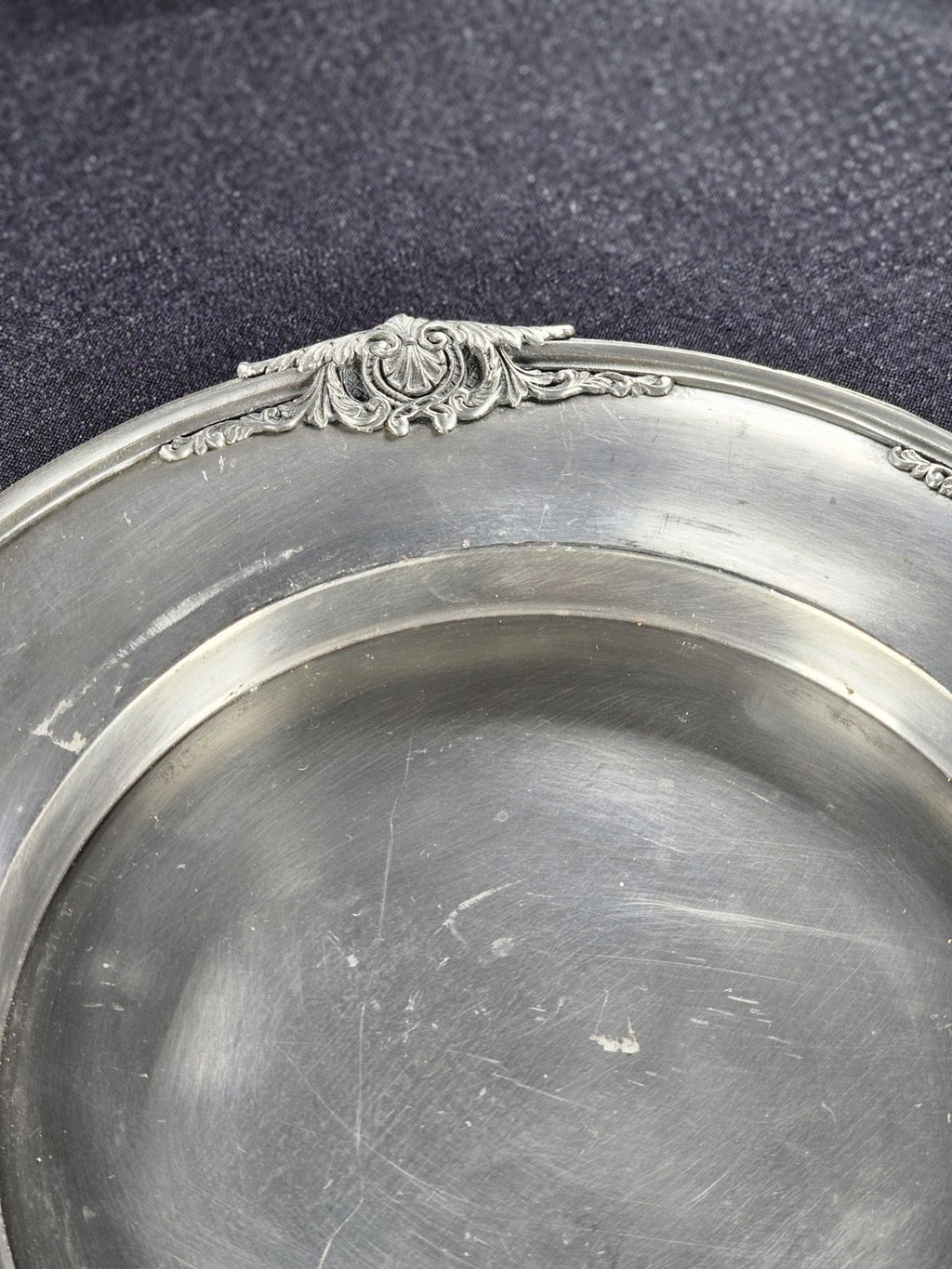 Vintage Finstain Les Potstainiers Hutois Collectible Pewter Plate 12" With Ornat