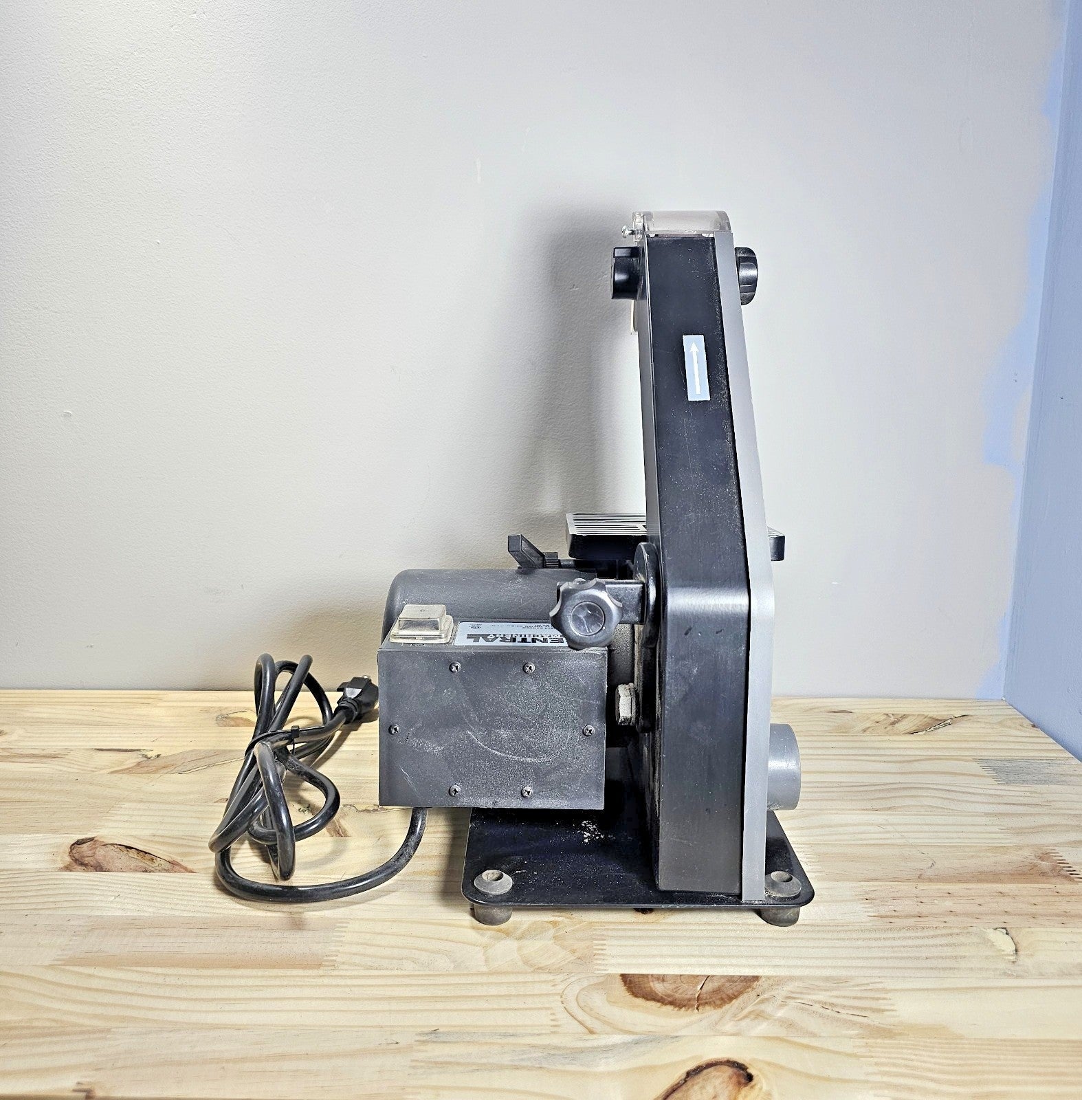 Central Machinery Belt Sander 1x30 Inch Tilting 0-45° With 5x5 Inch Table 1/4 HP