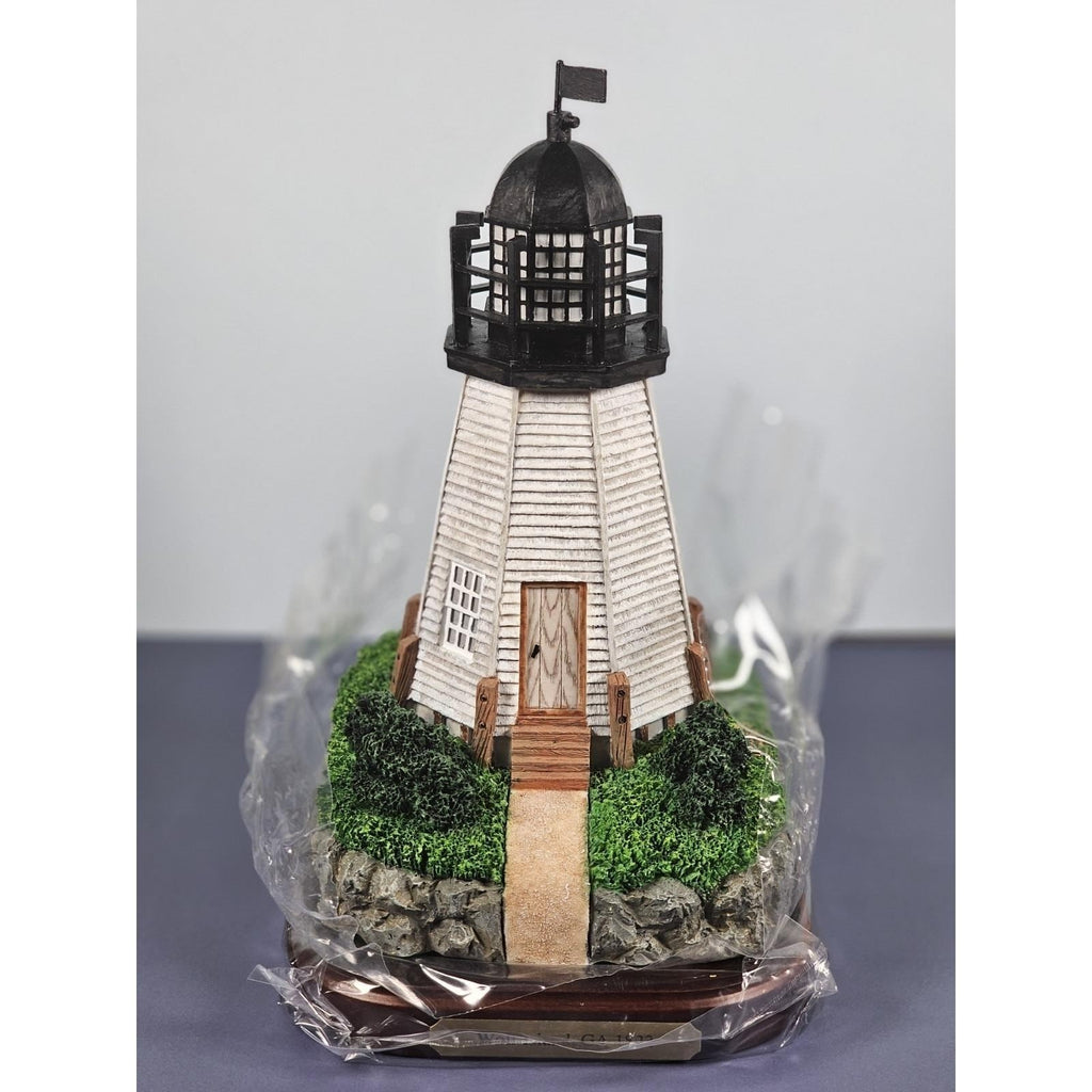 Lefton Wolf Island Lighthouse Lost Lights w/ Tin Box COA