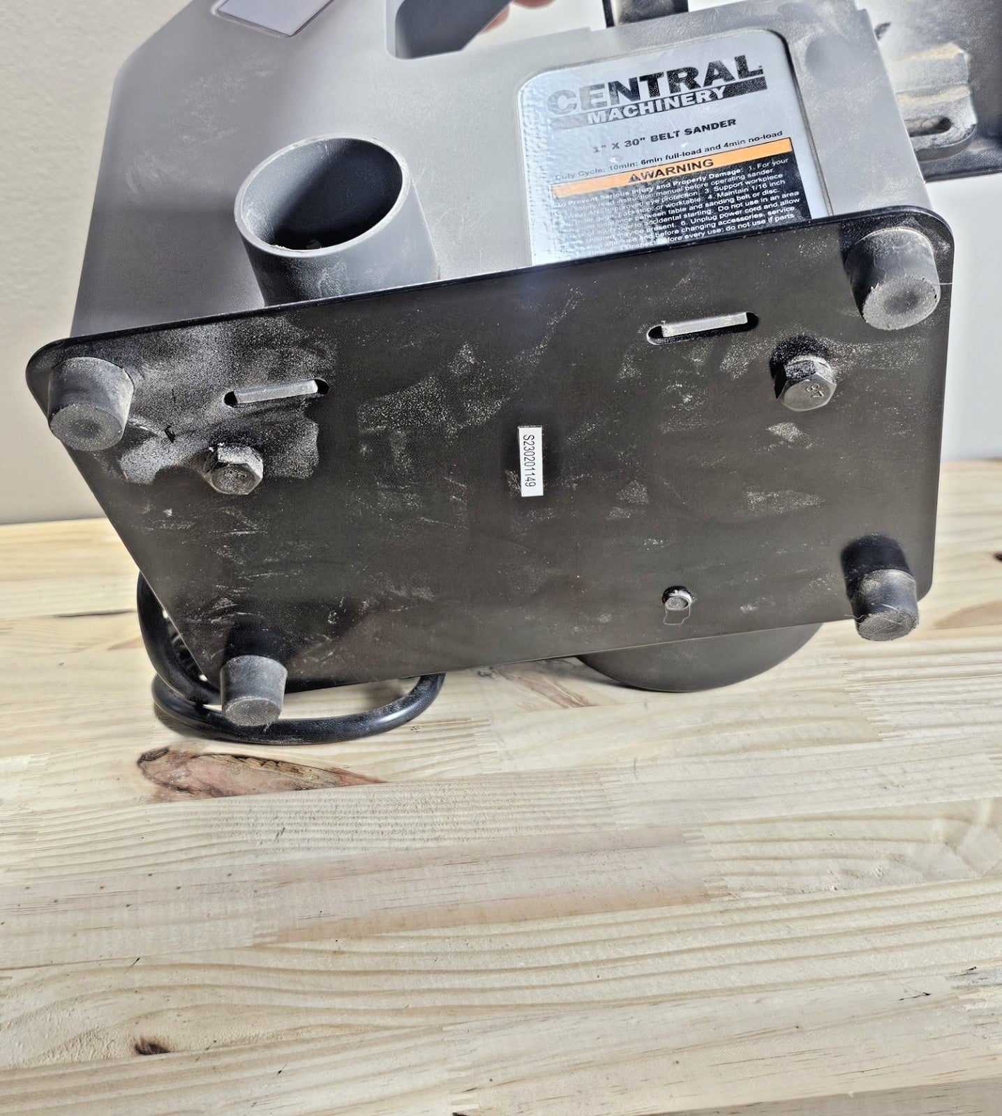 Central Machinery Belt Sander 1x30 Inch Tilting 0-45° With 5x5 Inch Table 1/4 HP