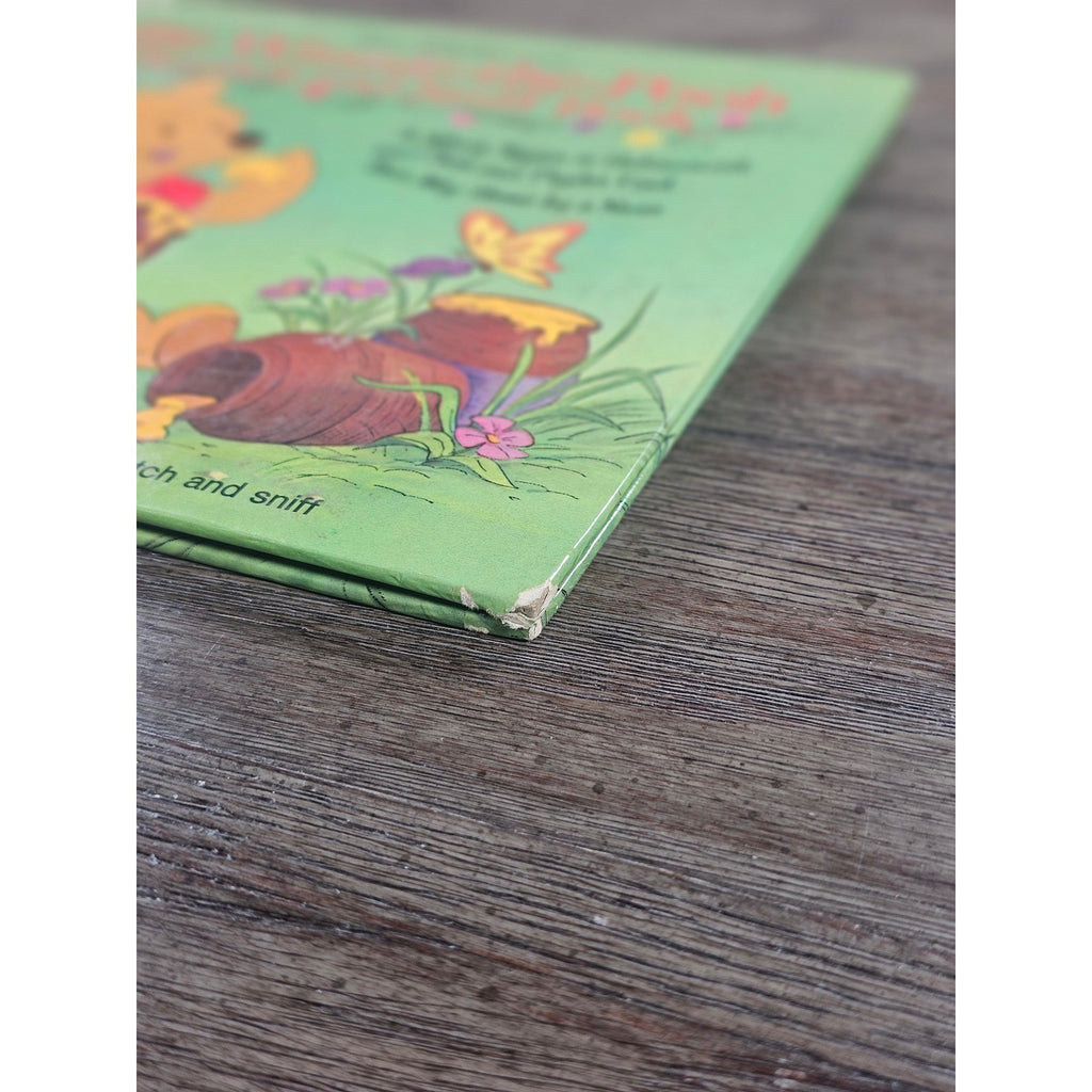 Vintage Winnie the Pooh Scratch Sniff Book 1976 Golden Press