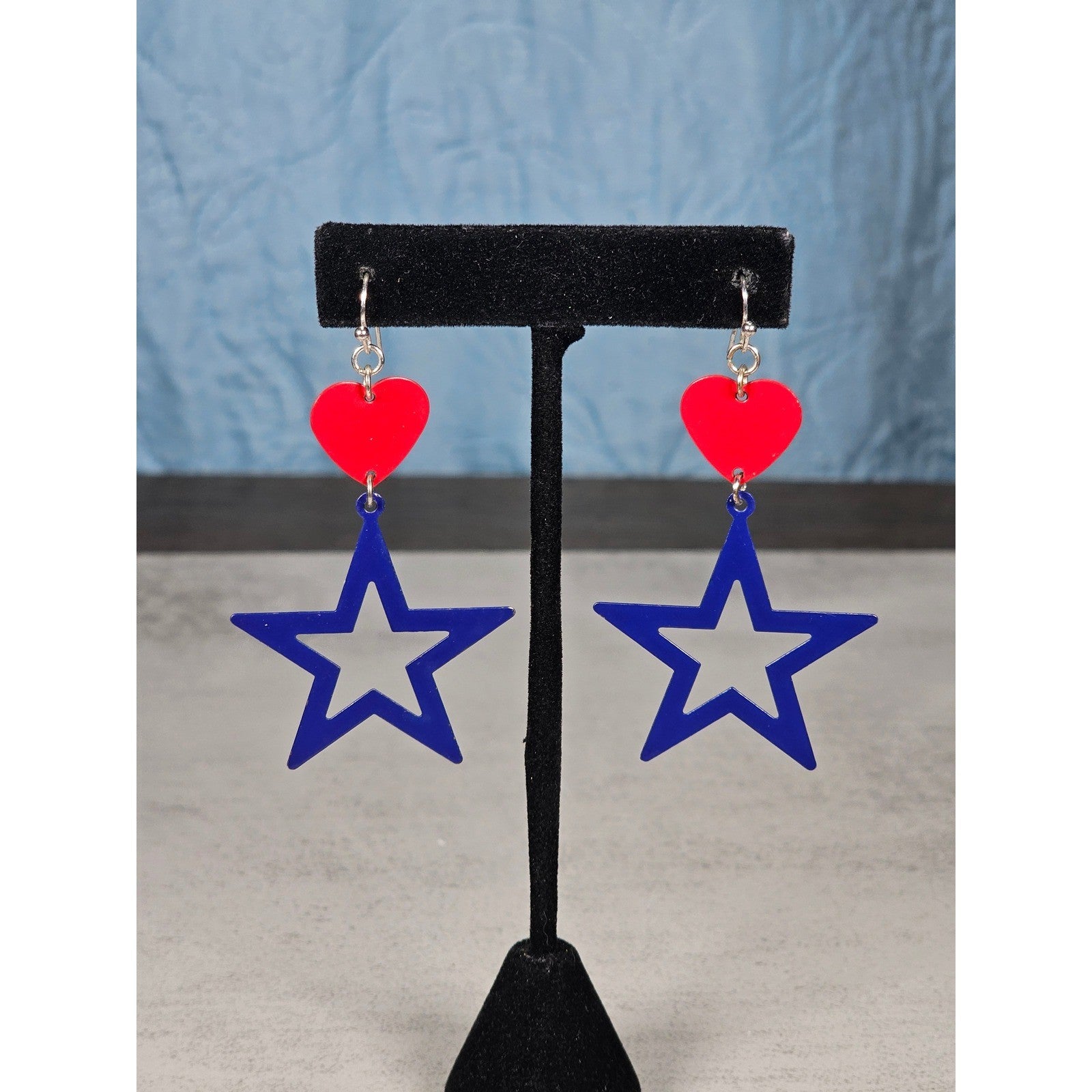 Vintage Patriotic Heart & Star Dangle Earrings – Red White Blue