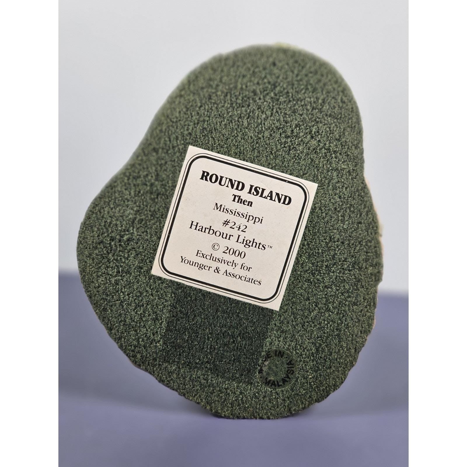 Harbour Lights Round Island Lighthouse 2000 #242 w/ COA