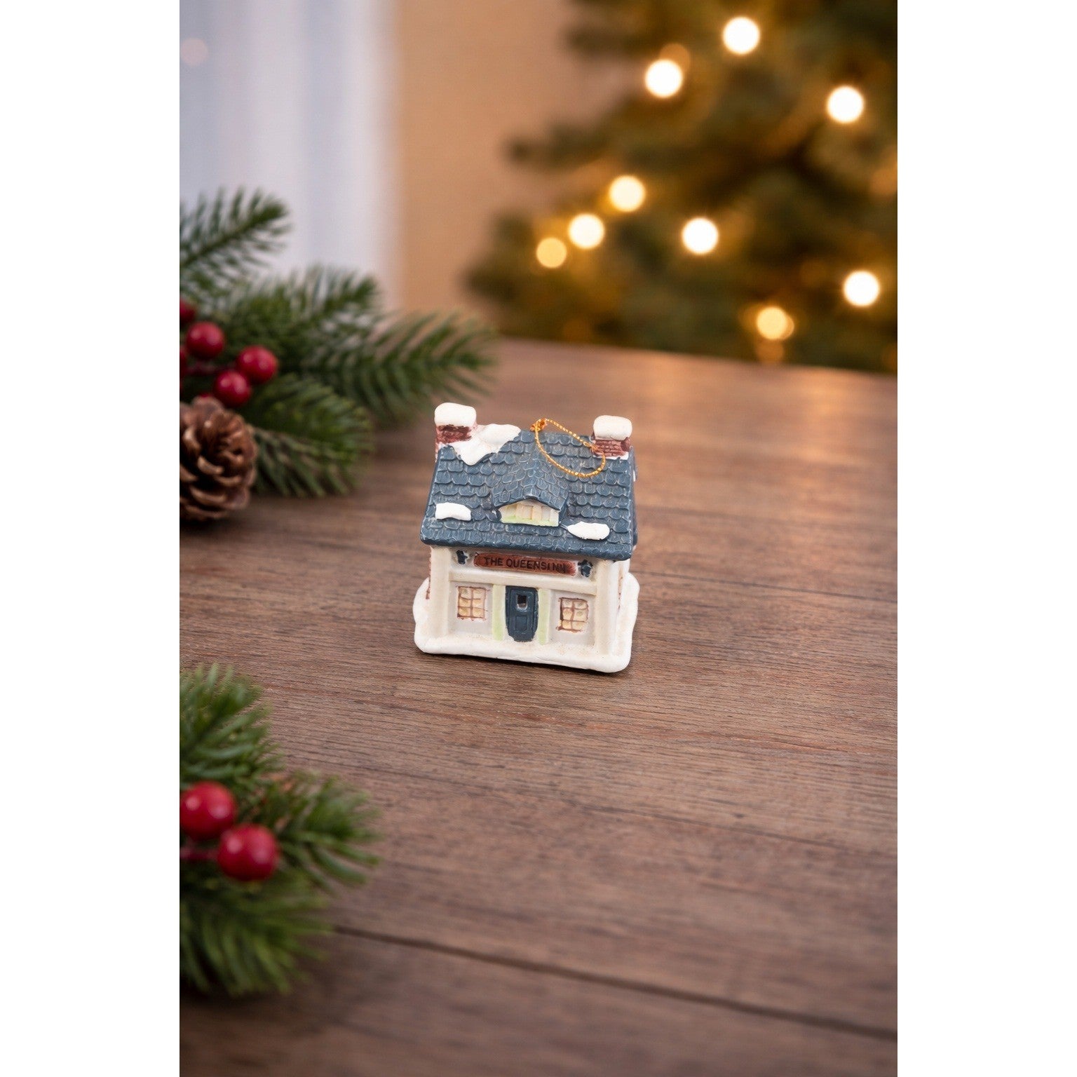 Vintage Dickens Village Queen's Inn Ceramic House Ornament Reader's Digest 1992