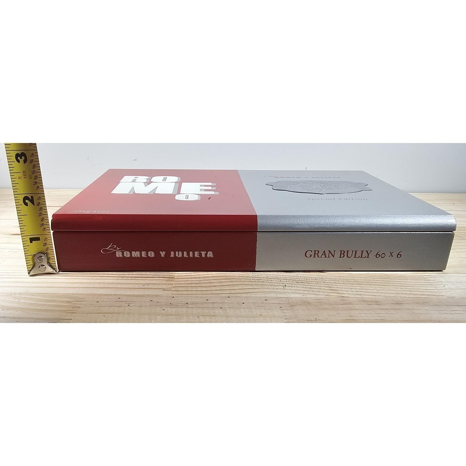 Romeo y Julieta Gran Bully Cigar Box Red Silver Hinged Case