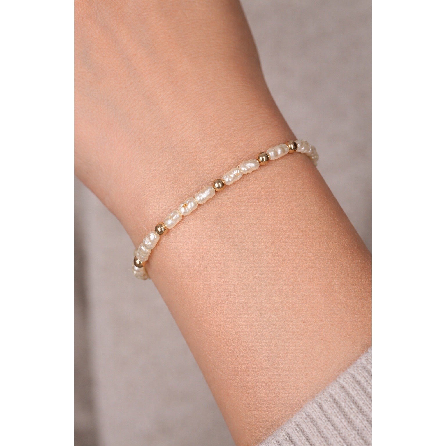 Vintage Pearl-Style Beaded Bracelet with Gold-Tone Accents