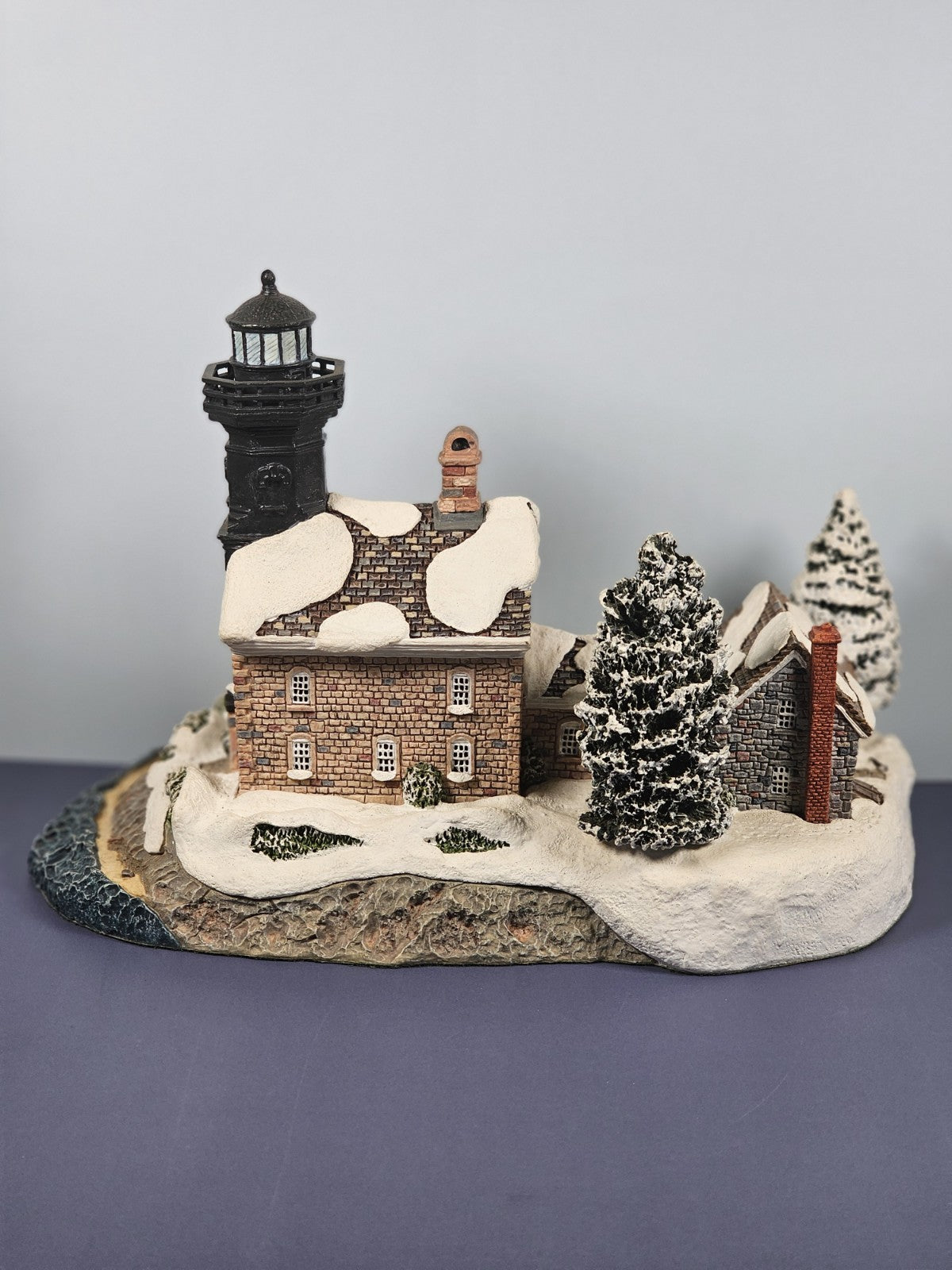 Harbour Lights Old Field Point Lighthouse Figurine Christmas 1998 Limited Editio