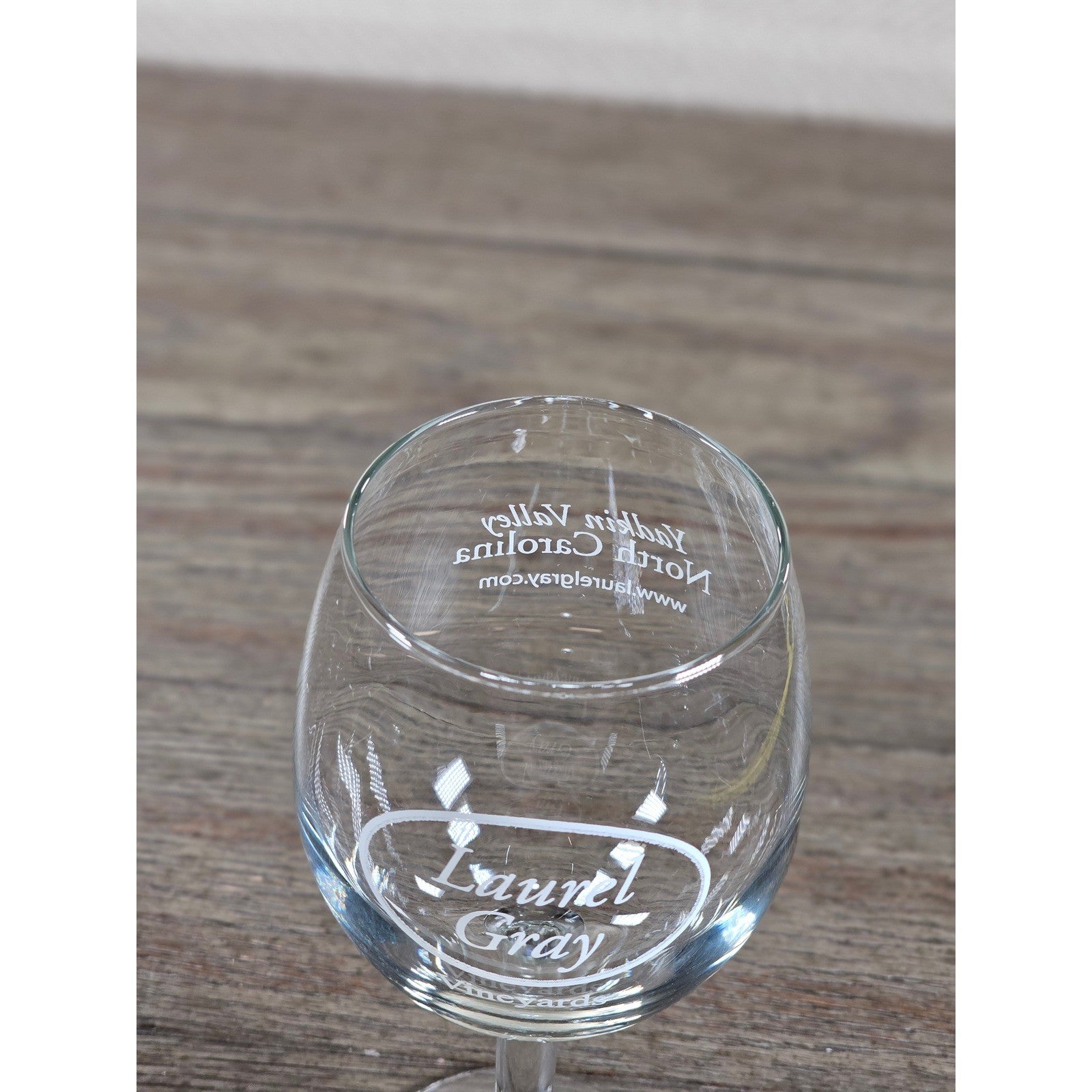 Laurel Gray Vineyards Wine Glass 7" Etched Stemware