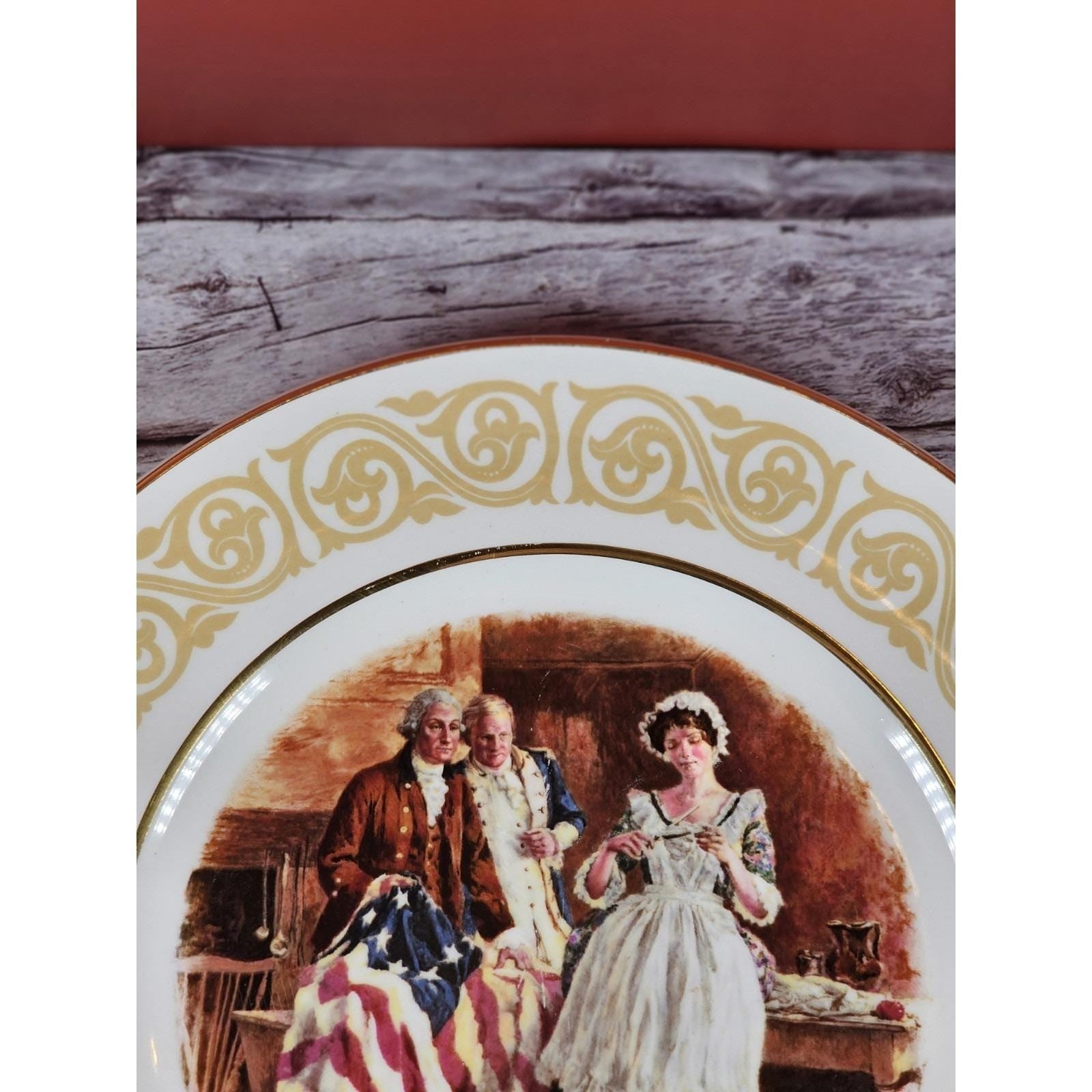 Vintage 1973 Avon Betsy Ross Plate Enoch Wedgwood England Gold Trim 9"