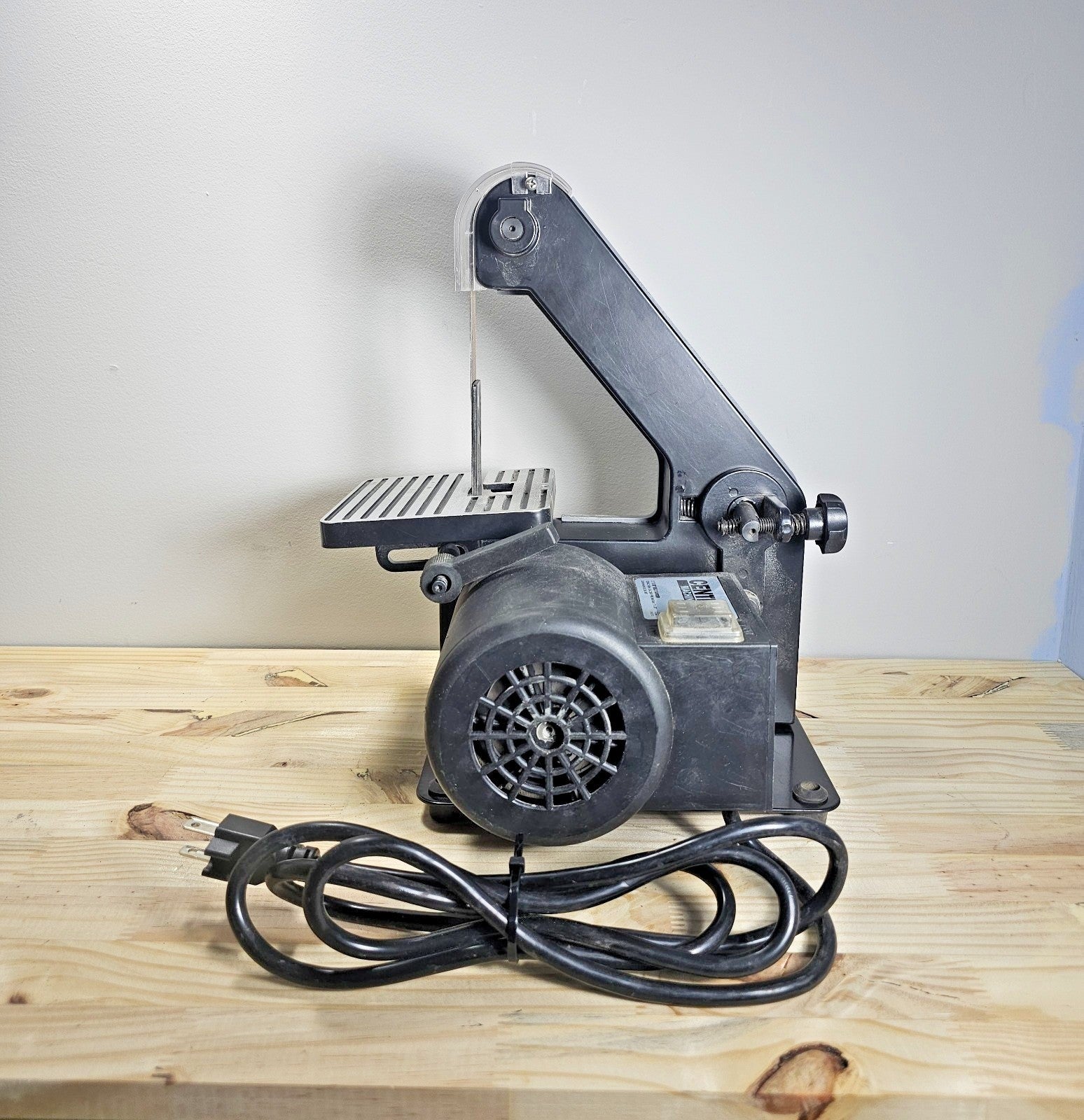 Central Machinery Belt Sander 1x30 Inch Tilting 0-45° With 5x5 Inch Table 1/4 HP