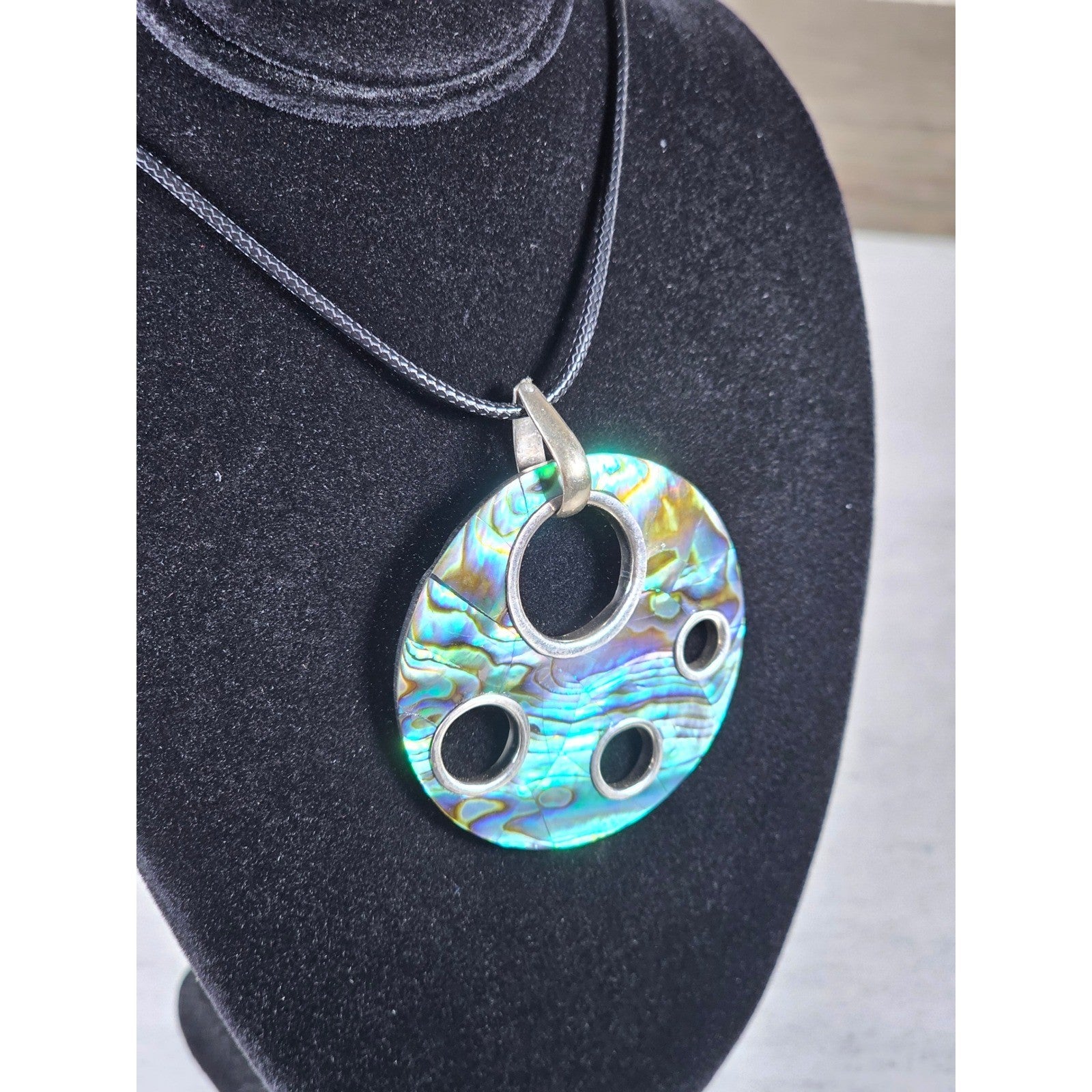Vintage Abalone Shell Circle Pendant Necklace Silver Tone