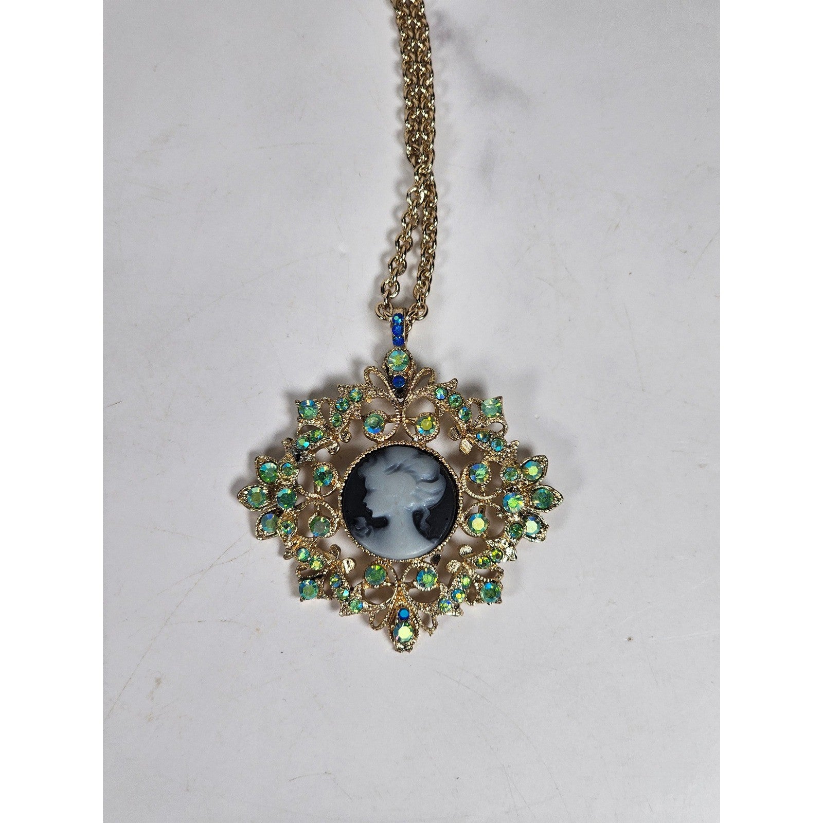 Vintage Cameo Pendant Necklace Gold Tone Aurora Borealis Rhinestones
