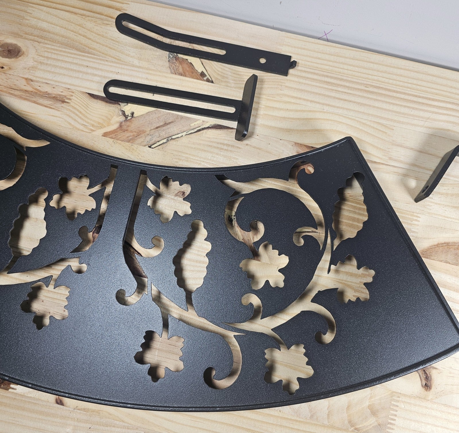 Floral Design Iron Tabletop Stand For Garden Pots Heavy & Durable Black Finish W