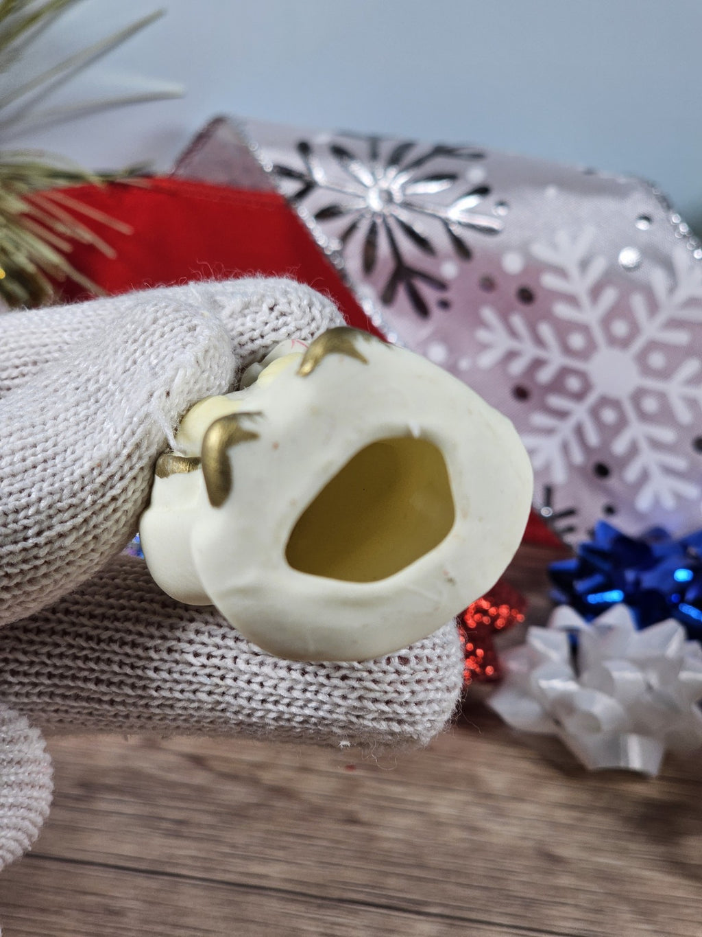 1980s Vintage White & Gold Tone 3½″ Nativity Wise Man Figurine Holding Lamb