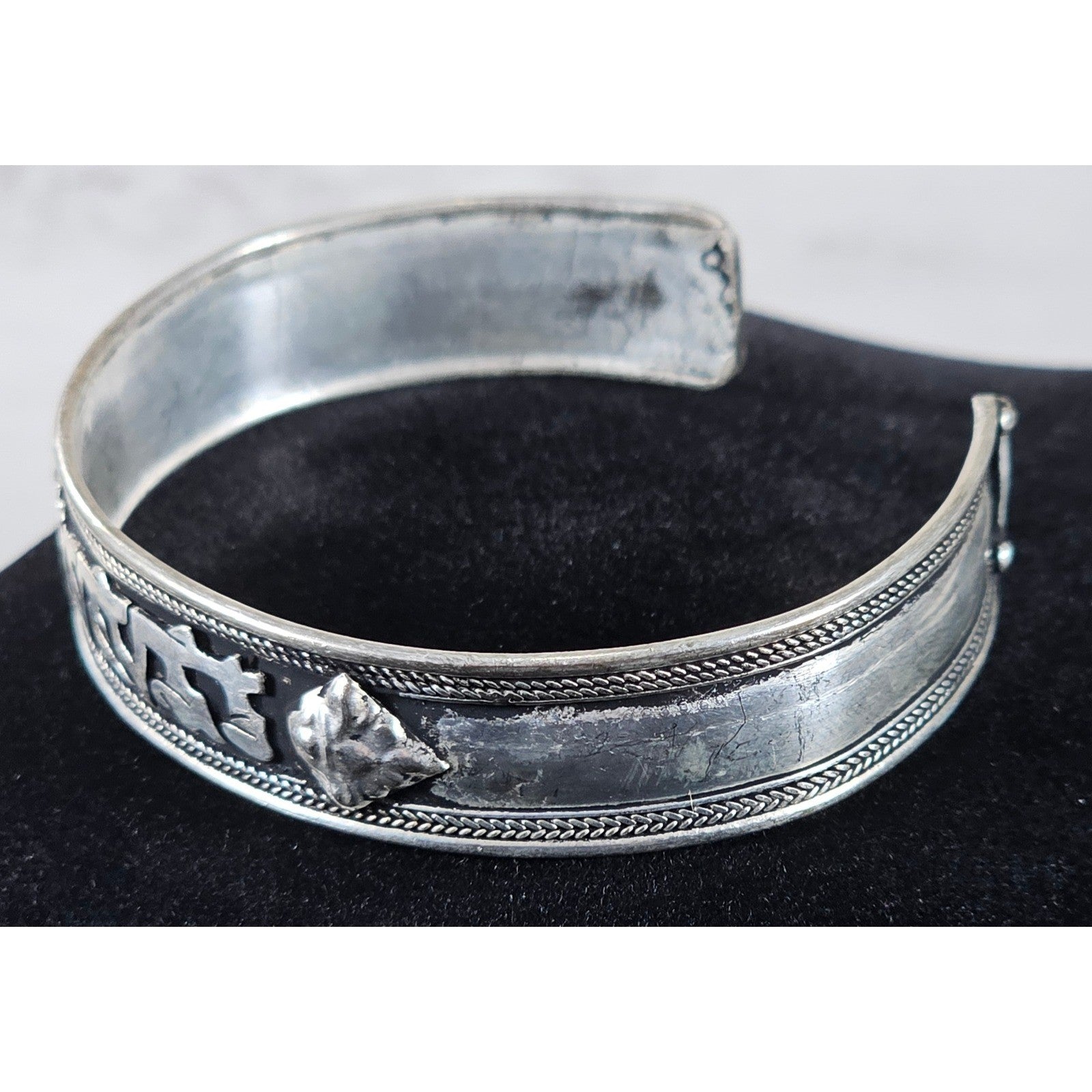 Vintage Silver Tone Cuff Bracelet Script Panel Leaf Accents