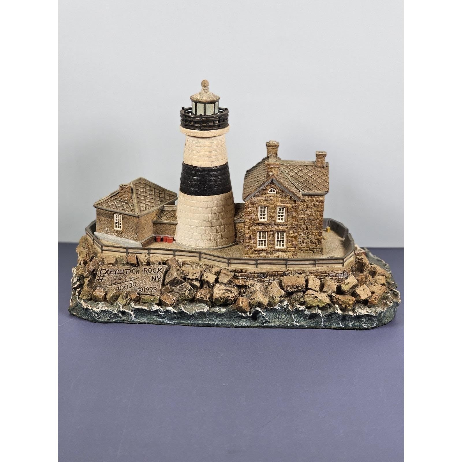 Harbour Lights Execution Rock Lighthouse 1998 w/ COA