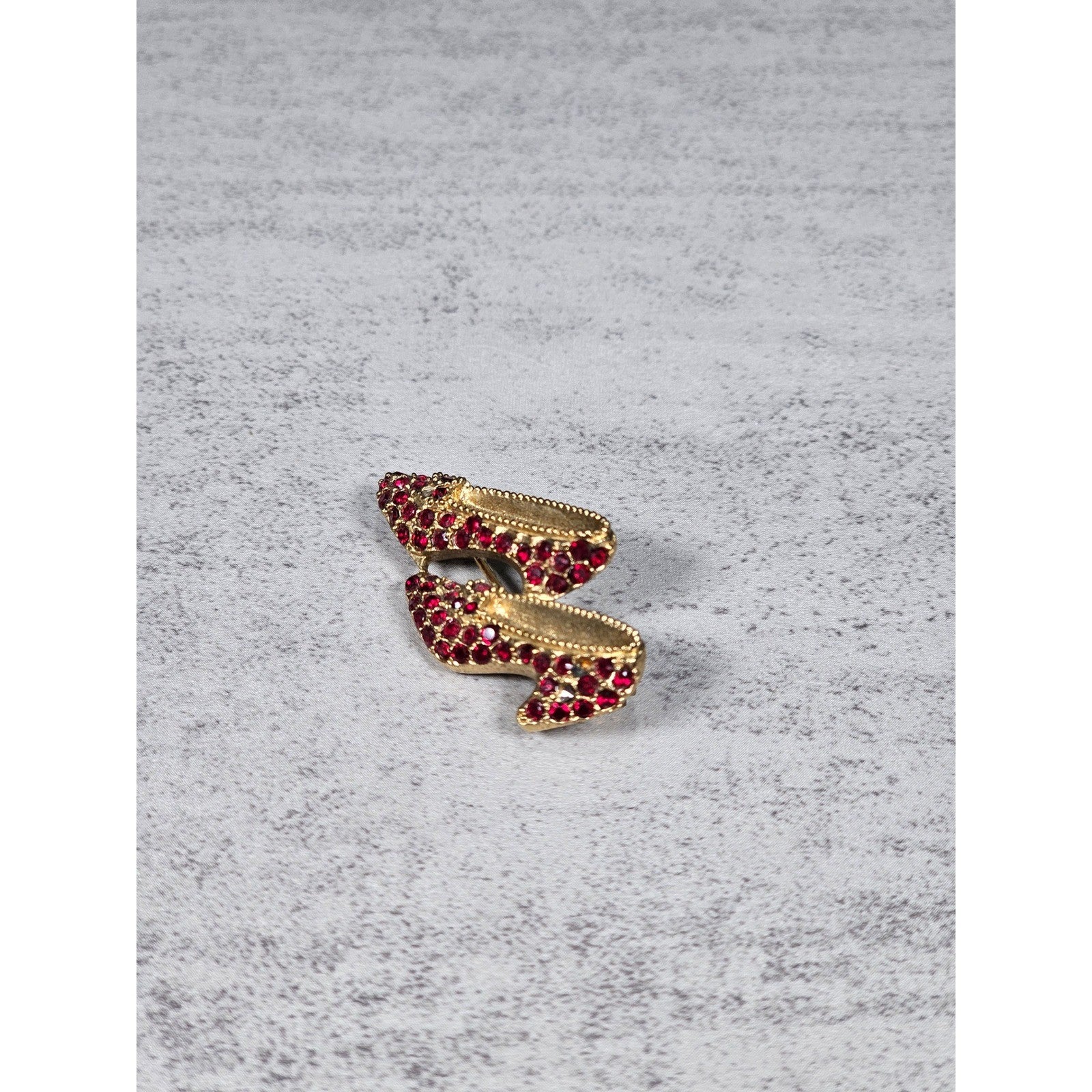 Vintage Ruby Slippers Shoe Rhinestone Pin Brooch Gold Tone Marked 1997