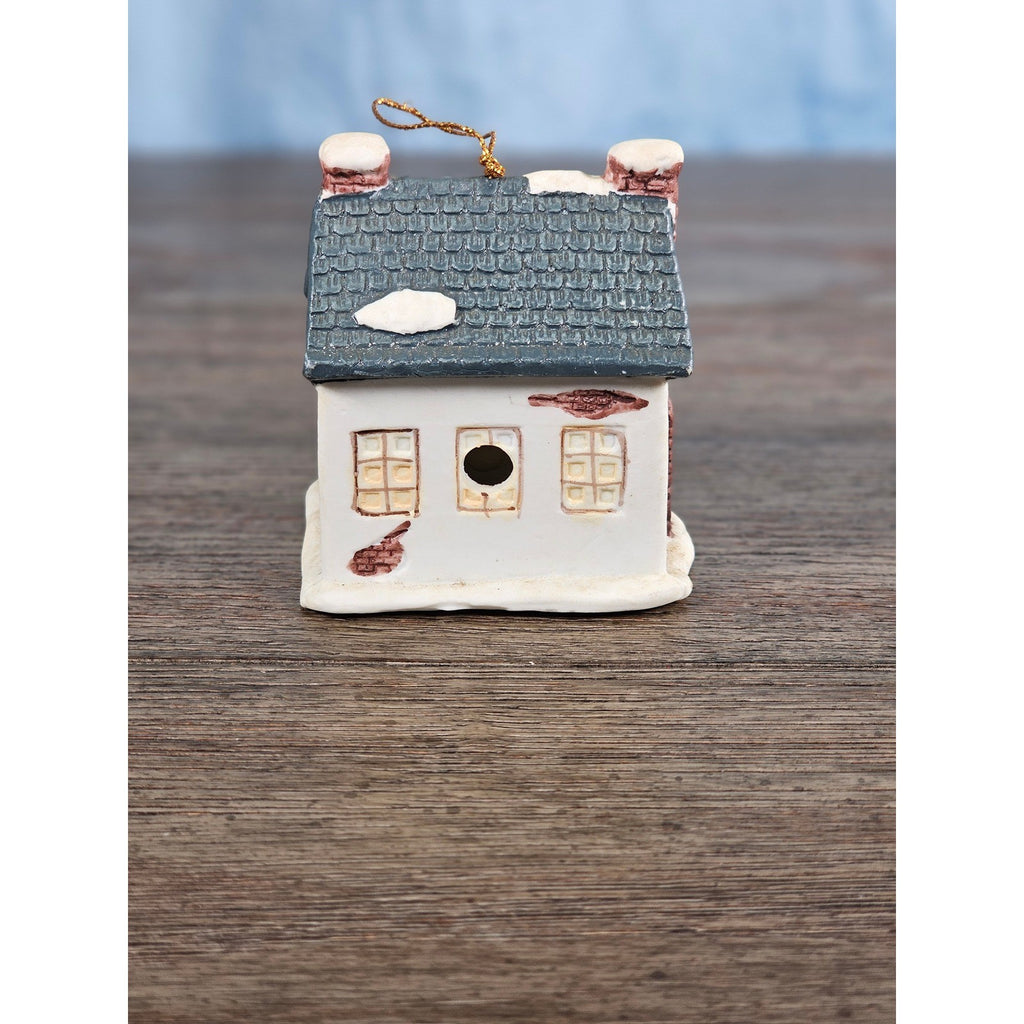 Vintage Dickens Village Queen's Inn Ceramic House Ornament Reader's Digest 1992