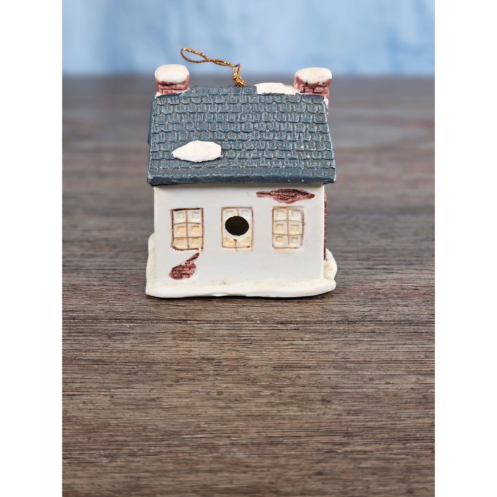 Vintage Dickens Village Queen's Inn Ceramic House Ornament Reader's Digest 1992
