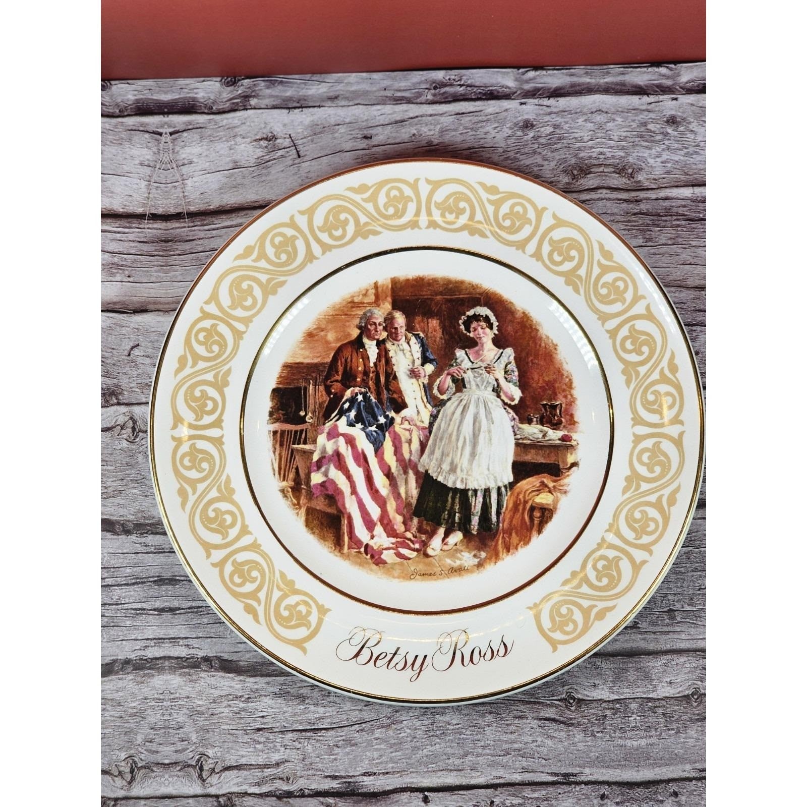 Vintage 1973 Avon Betsy Ross Plate Enoch Wedgwood England Gold Trim 9"