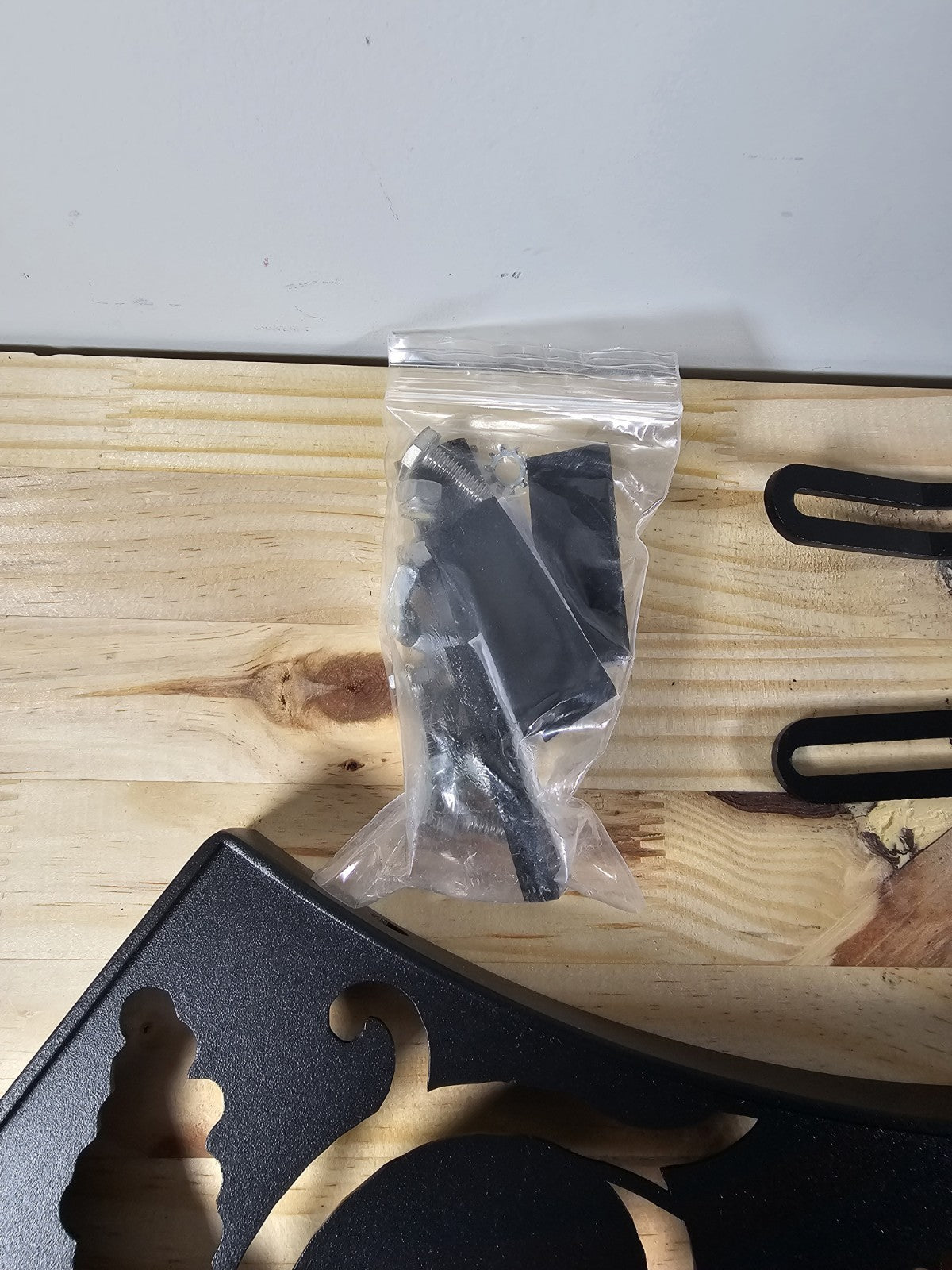 Floral Design Iron Tabletop Stand For Garden Pots Heavy & Durable Black Finish W