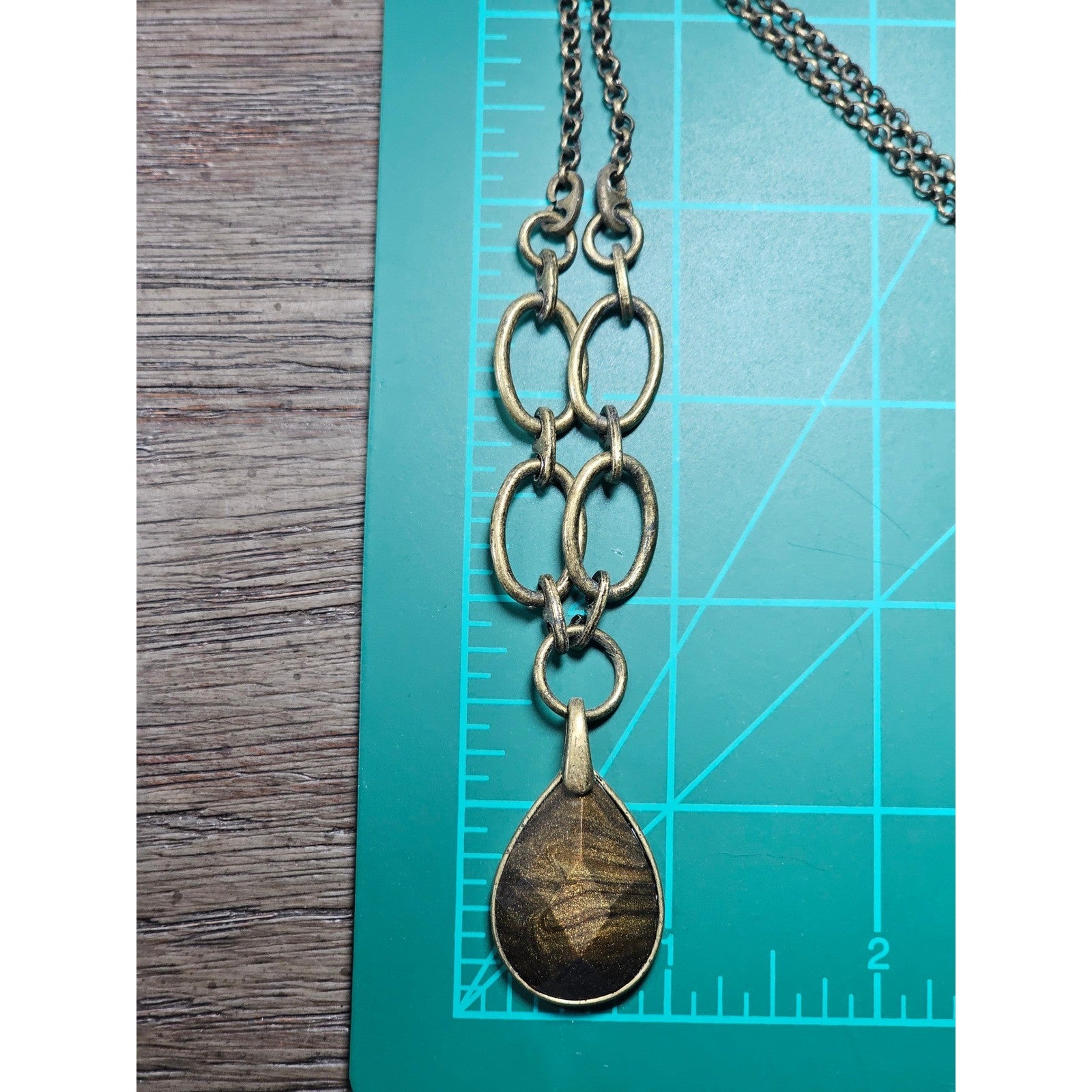 Vintage Gold Tone Teardrop Pendant Necklace with Faceted Stone & Oval Links