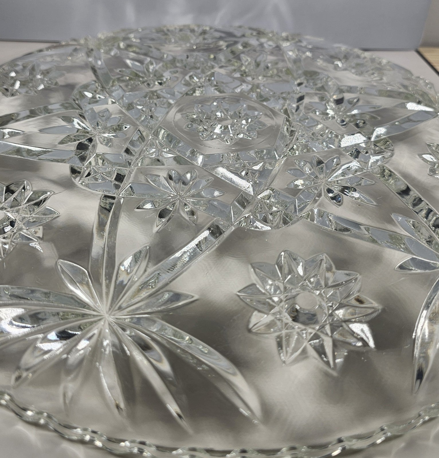 Anchor Hocking EAPC Presscut Star Of David 13.5" Round Glass Serving Tray/Platte