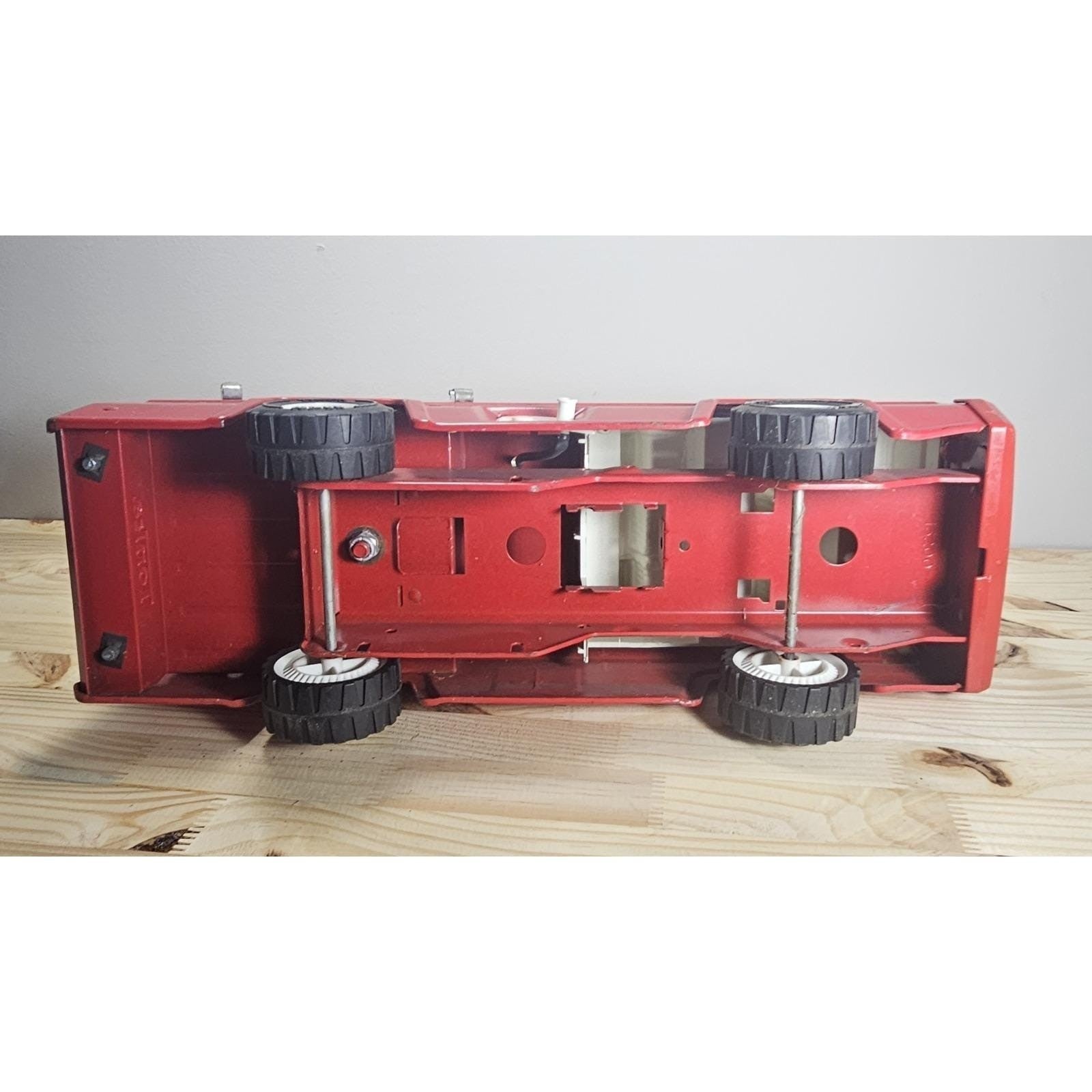 Vintage Tonka Snorkel Fire Truck 18" Pressed Steel Ladder Truck