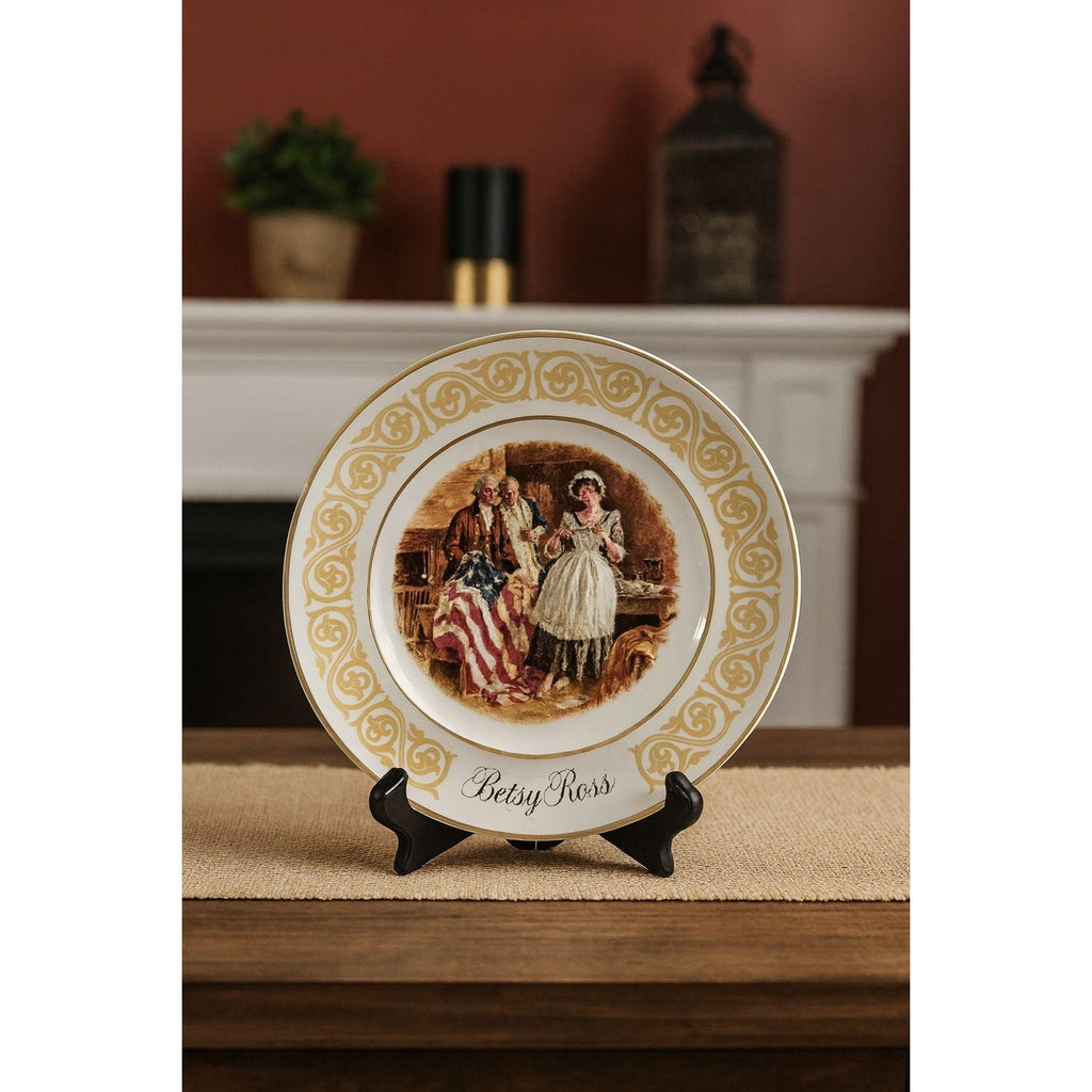 Vintage 1973 Avon Betsy Ross Plate Enoch Wedgwood England Gold Trim 9"