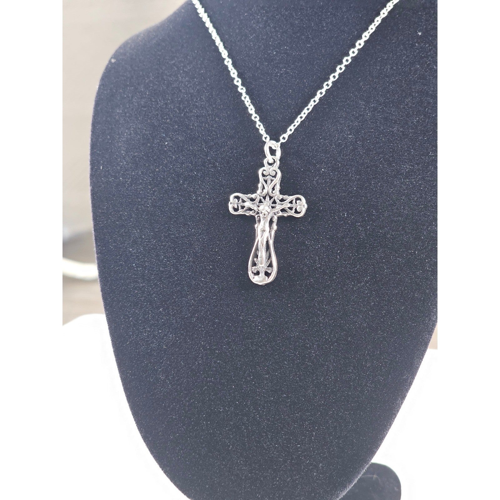 Vintage Silver Tone Filigree Crucifix Necklace Christian Cross