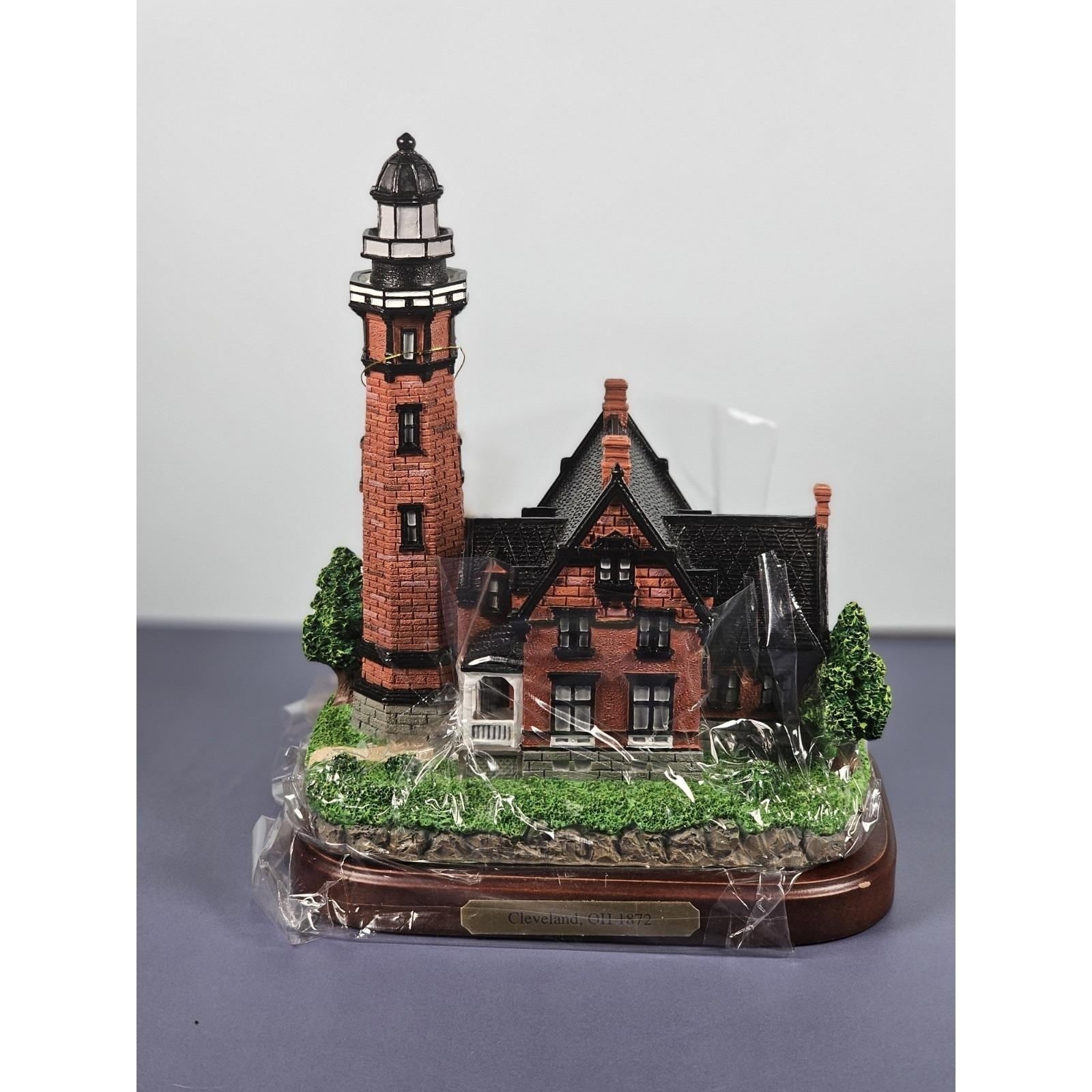 Lefton Cleveland Lighthouse Lost Lights w/ Box COA