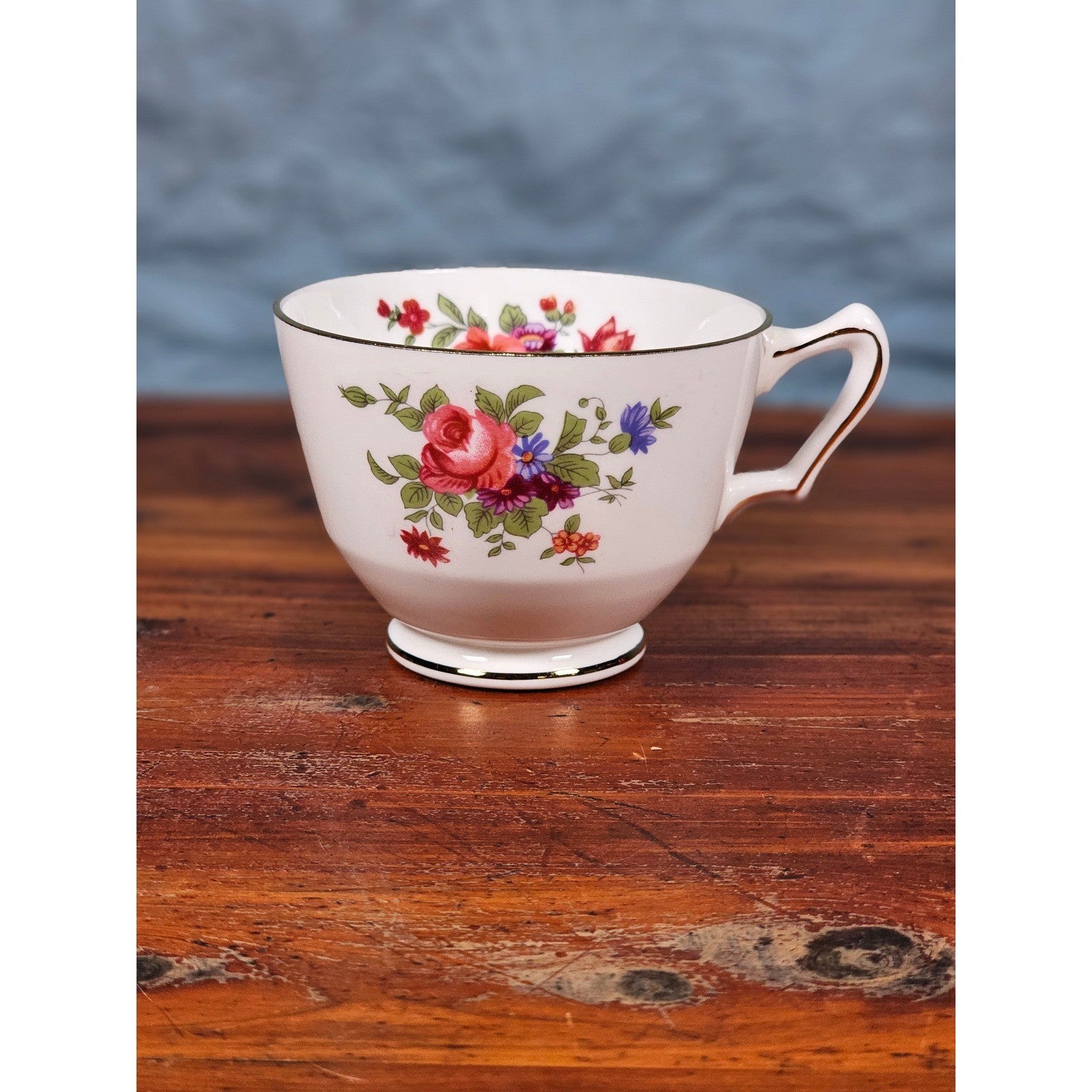 Royal Victoria Fine Bone China Floral Tea Cup Gold Rim England Vintage