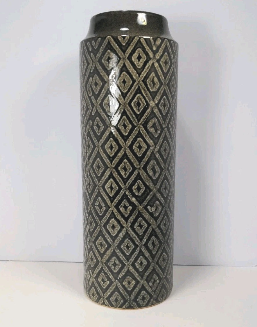 15½″ Black & White Diamond Pattern Glass Vase – Tall Statement Piece