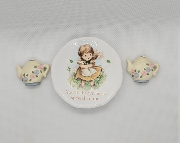 Magnet Paula's Cherished Sentiment Mini Plate and 2 Miniature Magnet Teapots
