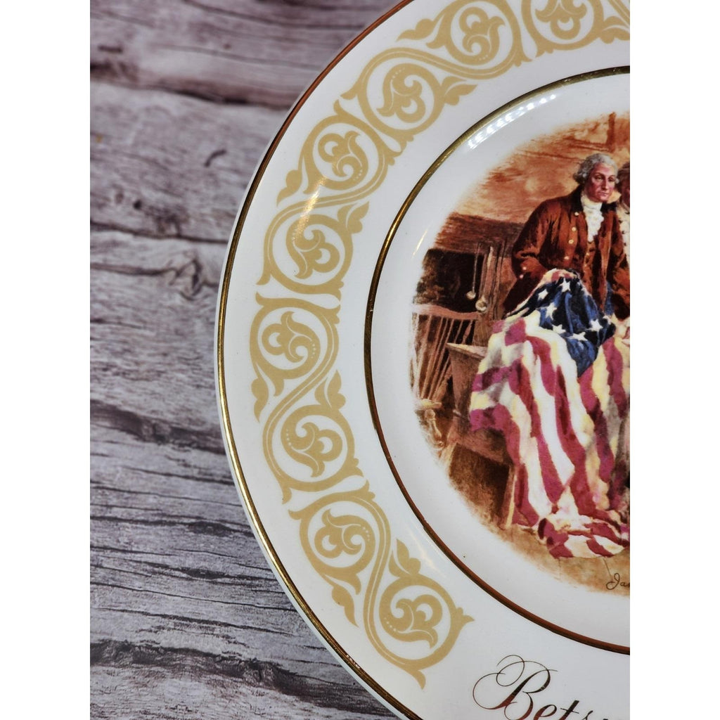 Vintage 1973 Avon Betsy Ross Plate Enoch Wedgwood England Gold Trim 9"