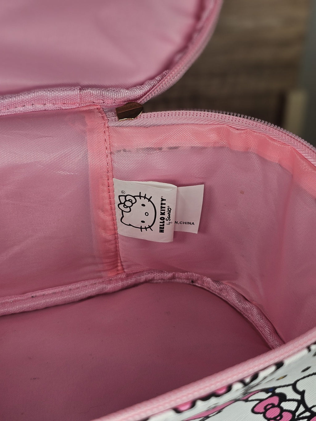 Hello Kitty Pink Cosmetic Case – Sanrio Travel Makeup Bag with Zipper & Charm